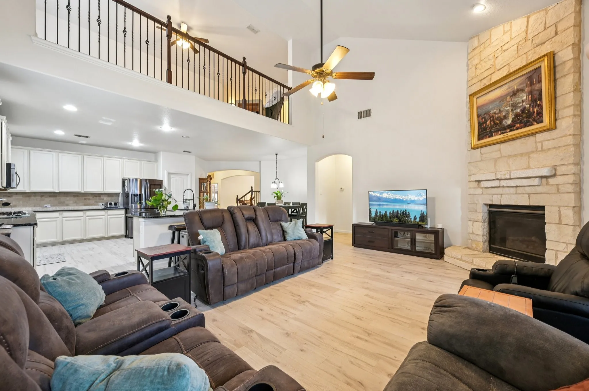 Single Family Residence For Sale in Denton County , 3445 Bluewater Drive, Little Elm, Texas 75068, 5 Bedroom, 4 Bathroom, 2 Garage spaces, 3,690 Sqft, built in 2015, Preowned, mls#21068668, Real Estate Agent in Little Elm, Homes For Sale in Denton county, Homes For Sale in Little Elm, Realtor in Little Elm Texas, Real Estate Brokerage Independent Realty Texas, Luminita Cordes Realtor