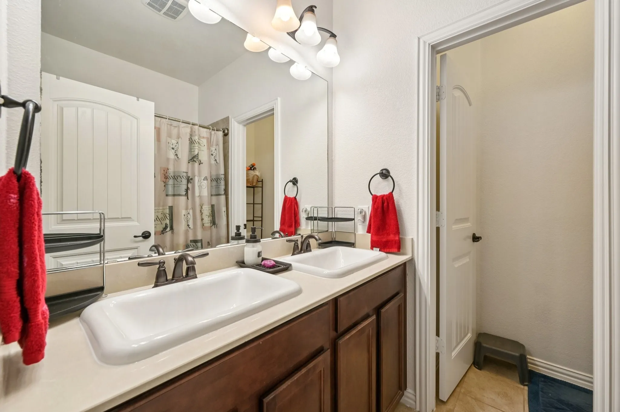 Single Family Residence For Sale in Denton County , 3445 Bluewater Drive, Little Elm, Texas 75068, 5 Bedroom, 4 Bathroom, 2 Garage spaces, 3,690 Sqft, built in 2015, Preowned, mls#21068668, Real Estate Agent in Little Elm, Homes For Sale in Denton county, Homes For Sale in Little Elm, Realtor in Little Elm Texas, Real Estate Brokerage Independent Realty Texas, Luminita Cordes Realtor