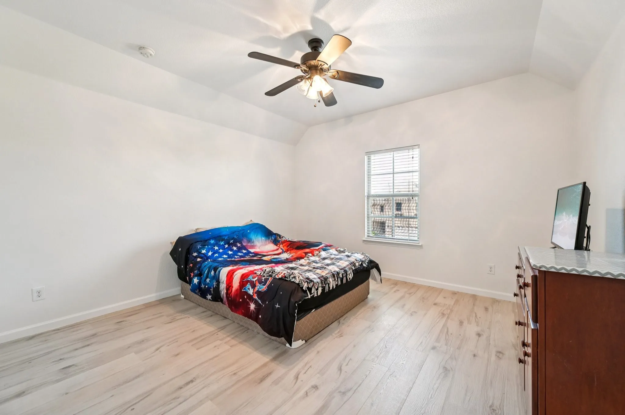 Single Family Residence For Sale in Denton County , 3445 Bluewater Drive, Little Elm, Texas 75068, 5 Bedroom, 4 Bathroom, 2 Garage spaces, 3,690 Sqft, built in 2015, Preowned, mls#21068668, Real Estate Agent in Little Elm, Homes For Sale in Denton county, Homes For Sale in Little Elm, Realtor in Little Elm Texas, Real Estate Brokerage Independent Realty Texas, Luminita Cordes Realtor