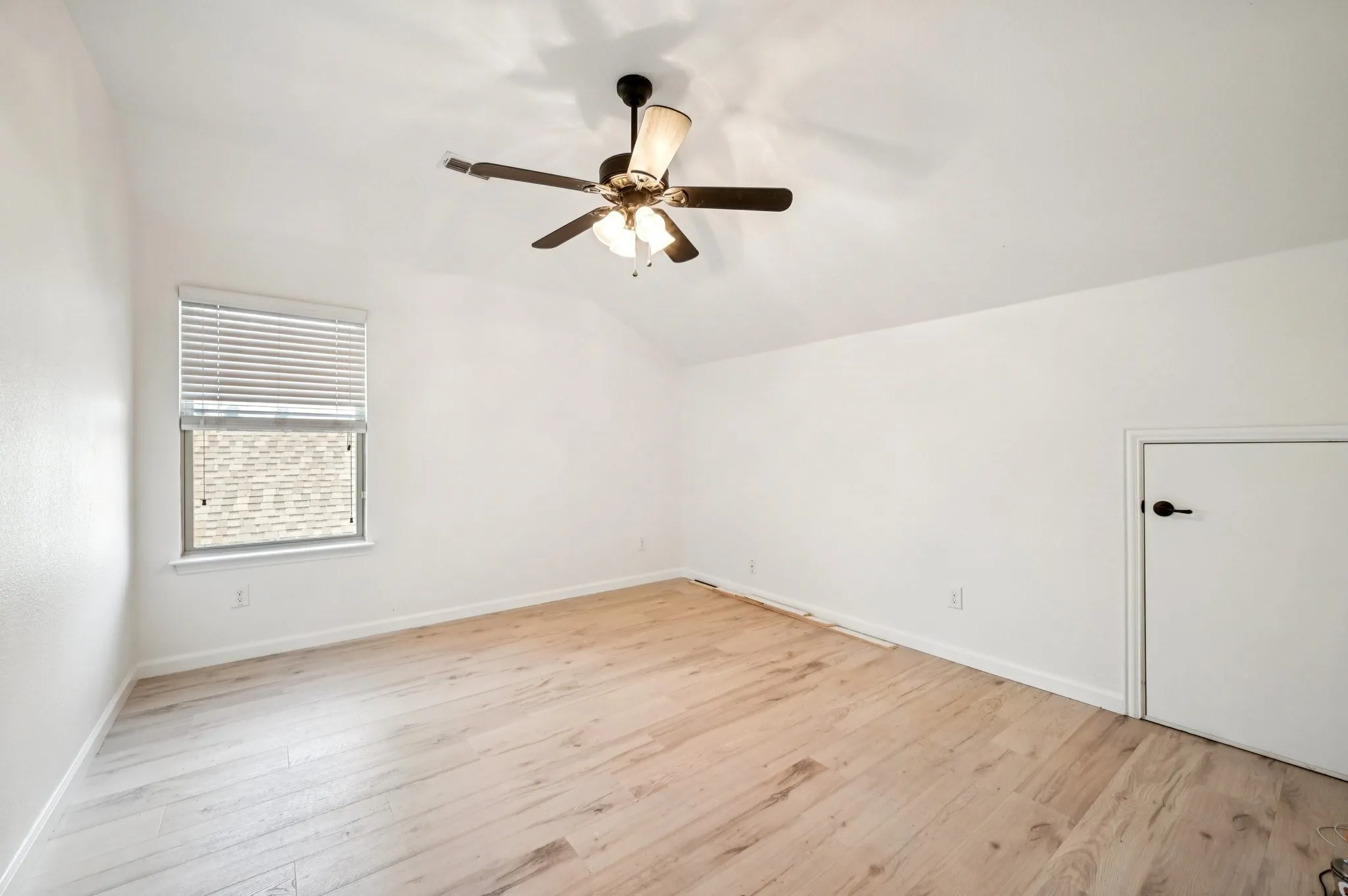 Single Family Residence For Sale in Denton County , 3445 Bluewater Drive, Little Elm, Texas 75068, 5 Bedroom, 4 Bathroom, 2 Garage spaces, 3,690 Sqft, built in 2015, Preowned, mls#21068668, Real Estate Agent in Little Elm, Homes For Sale in Denton county, Homes For Sale in Little Elm, Realtor in Little Elm Texas, Real Estate Brokerage Independent Realty Texas, Luminita Cordes Realtor