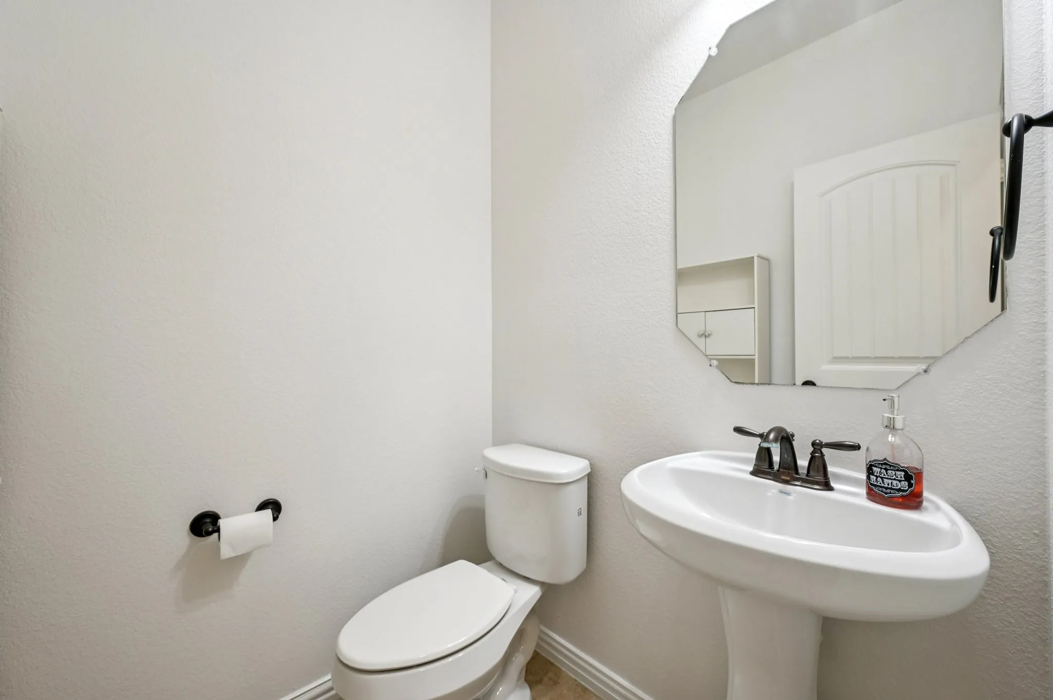 Single Family Residence For Sale in Denton County , 3445 Bluewater Drive, Little Elm, Texas 75068, 5 Bedroom, 4 Bathroom, 2 Garage spaces, 3,690 Sqft, built in 2015, Preowned, mls#21068668, Real Estate Agent in Little Elm, Homes For Sale in Denton county, Homes For Sale in Little Elm, Realtor in Little Elm Texas, Real Estate Brokerage Independent Realty Texas, Luminita Cordes Realtor