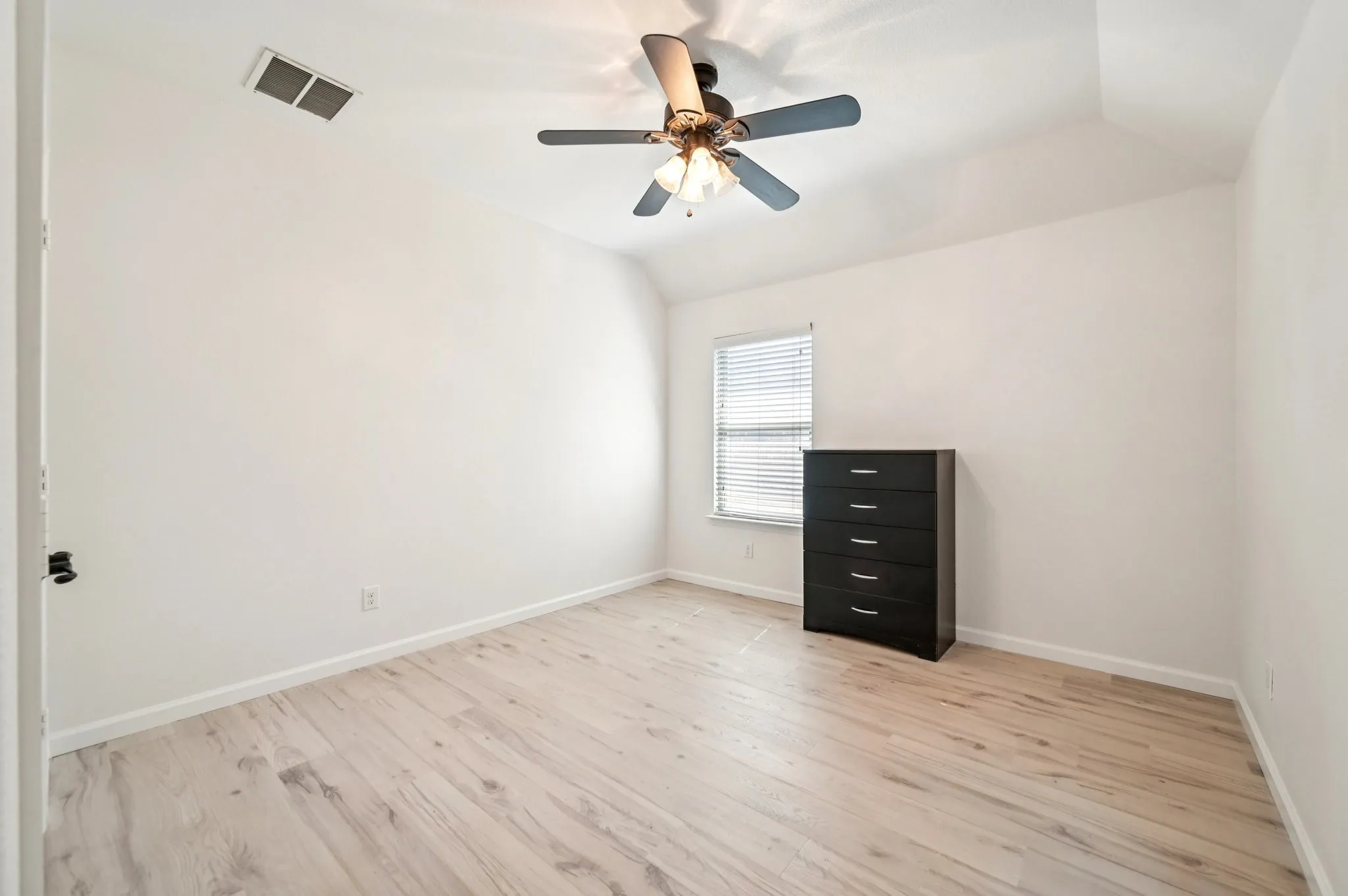 Single Family Residence For Sale in Denton County , 3445 Bluewater Drive, Little Elm, Texas 75068, 5 Bedroom, 4 Bathroom, 2 Garage spaces, 3,690 Sqft, built in 2015, Preowned, mls#21068668, Real Estate Agent in Little Elm, Homes For Sale in Denton county, Homes For Sale in Little Elm, Realtor in Little Elm Texas, Real Estate Brokerage Independent Realty Texas, Luminita Cordes Realtor