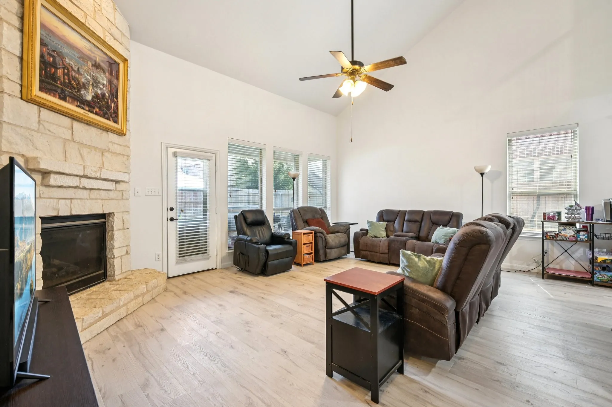 Single Family Residence For Sale in Denton County , 3445 Bluewater Drive, Little Elm, Texas 75068, 5 Bedroom, 4 Bathroom, 2 Garage spaces, 3,690 Sqft, built in 2015, Preowned, mls#21068668, Real Estate Agent in Little Elm, Homes For Sale in Denton county, Homes For Sale in Little Elm, Realtor in Little Elm Texas, Real Estate Brokerage Independent Realty Texas, Luminita Cordes Realtor