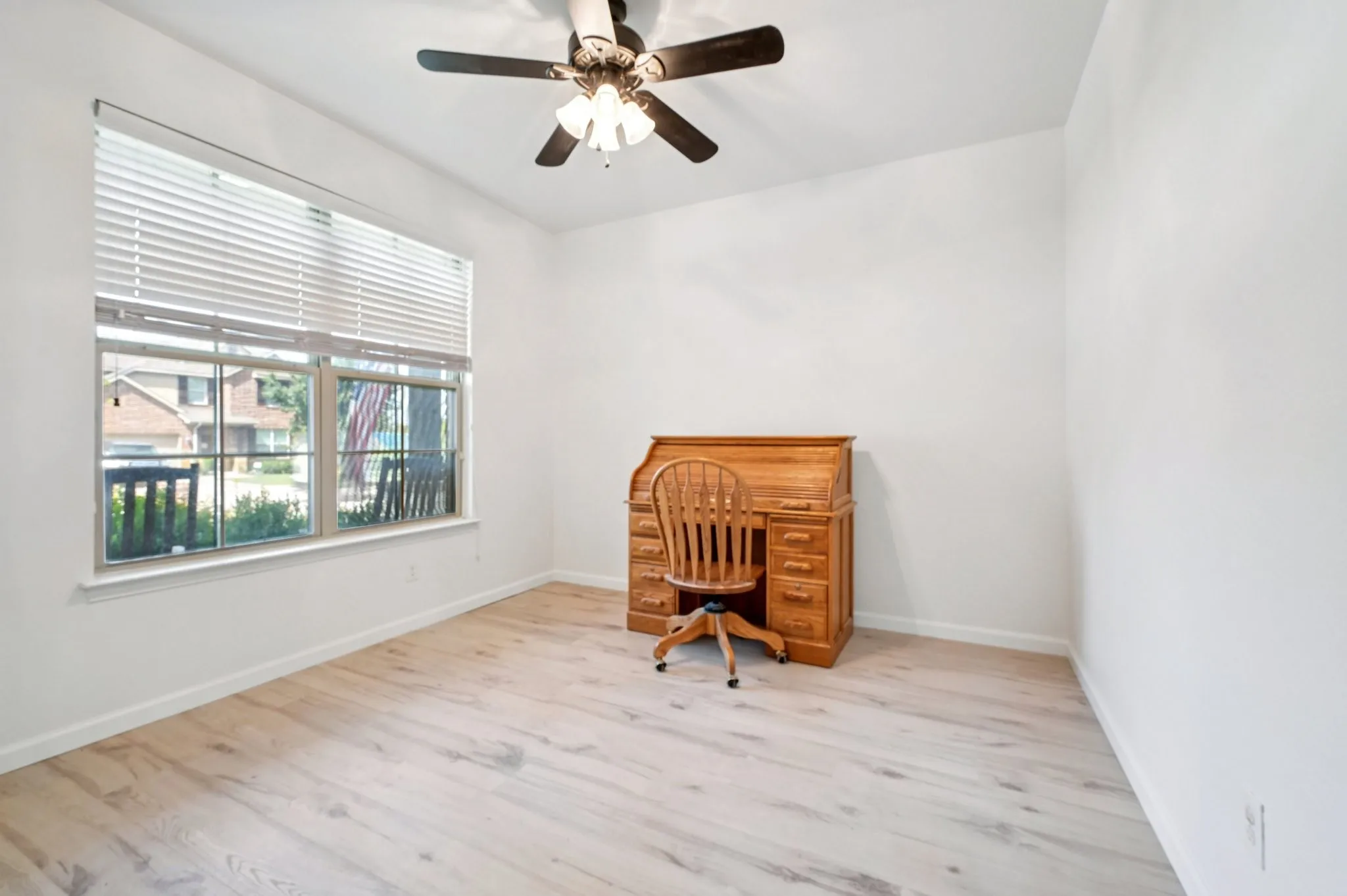 Single Family Residence For Sale in Denton County , 3445 Bluewater Drive, Little Elm, Texas 75068, 5 Bedroom, 4 Bathroom, 2 Garage spaces, 3,690 Sqft, built in 2015, Preowned, mls#21068668, Real Estate Agent in Little Elm, Homes For Sale in Denton county, Homes For Sale in Little Elm, Realtor in Little Elm Texas, Real Estate Brokerage Independent Realty Texas, Luminita Cordes Realtor