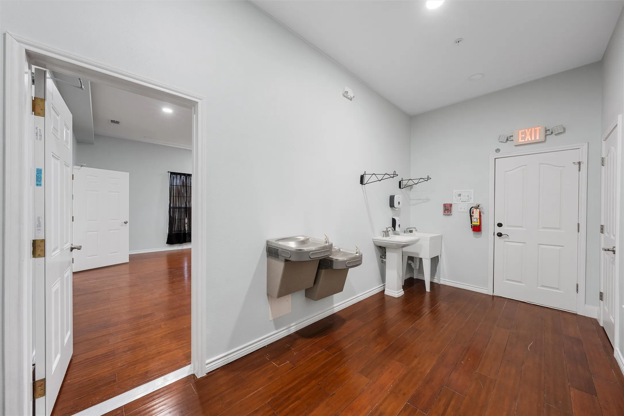 Bathroom featuring dark wood-style floors and recessed lighting