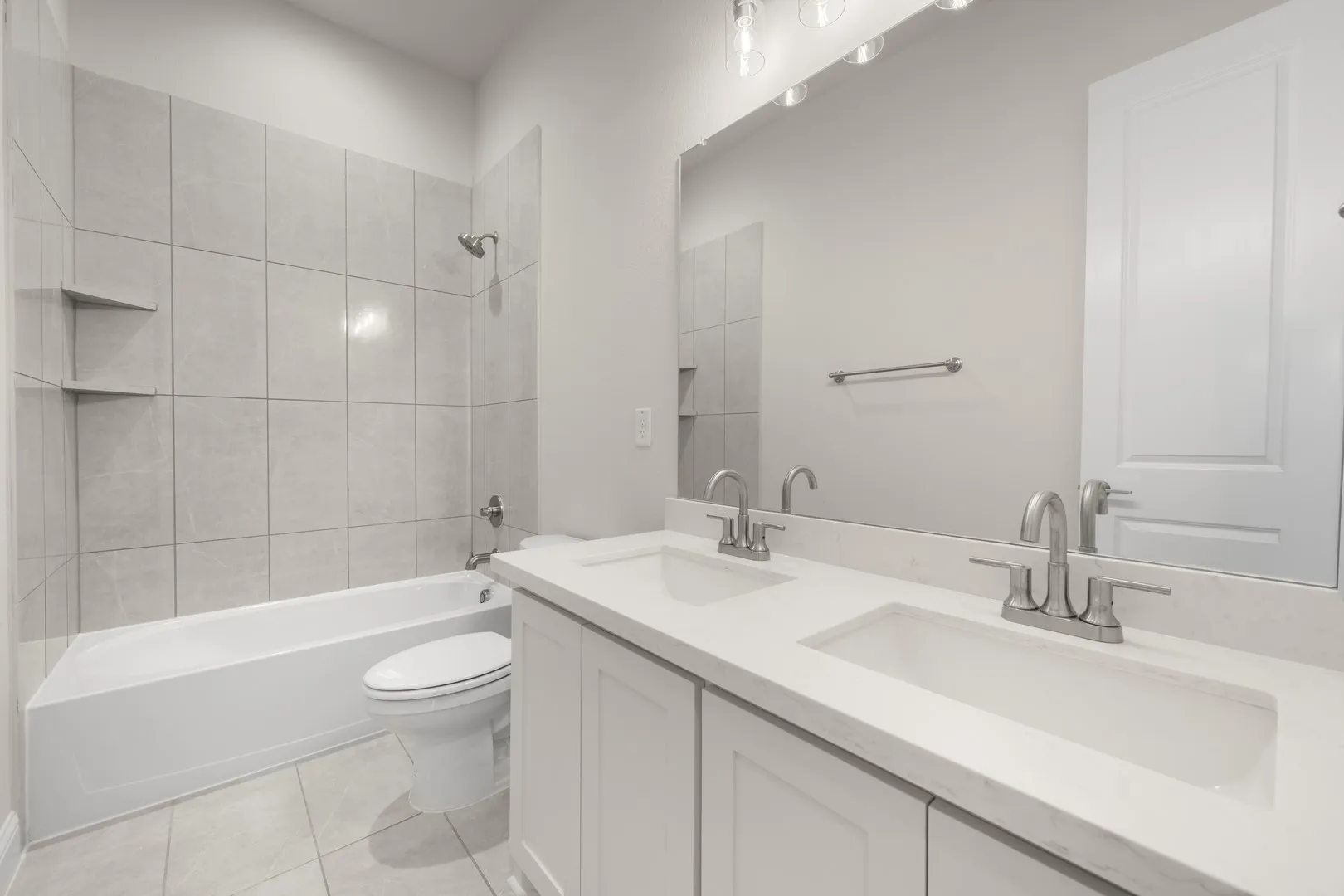 14_5410 Rowlan- Bathroom-1
