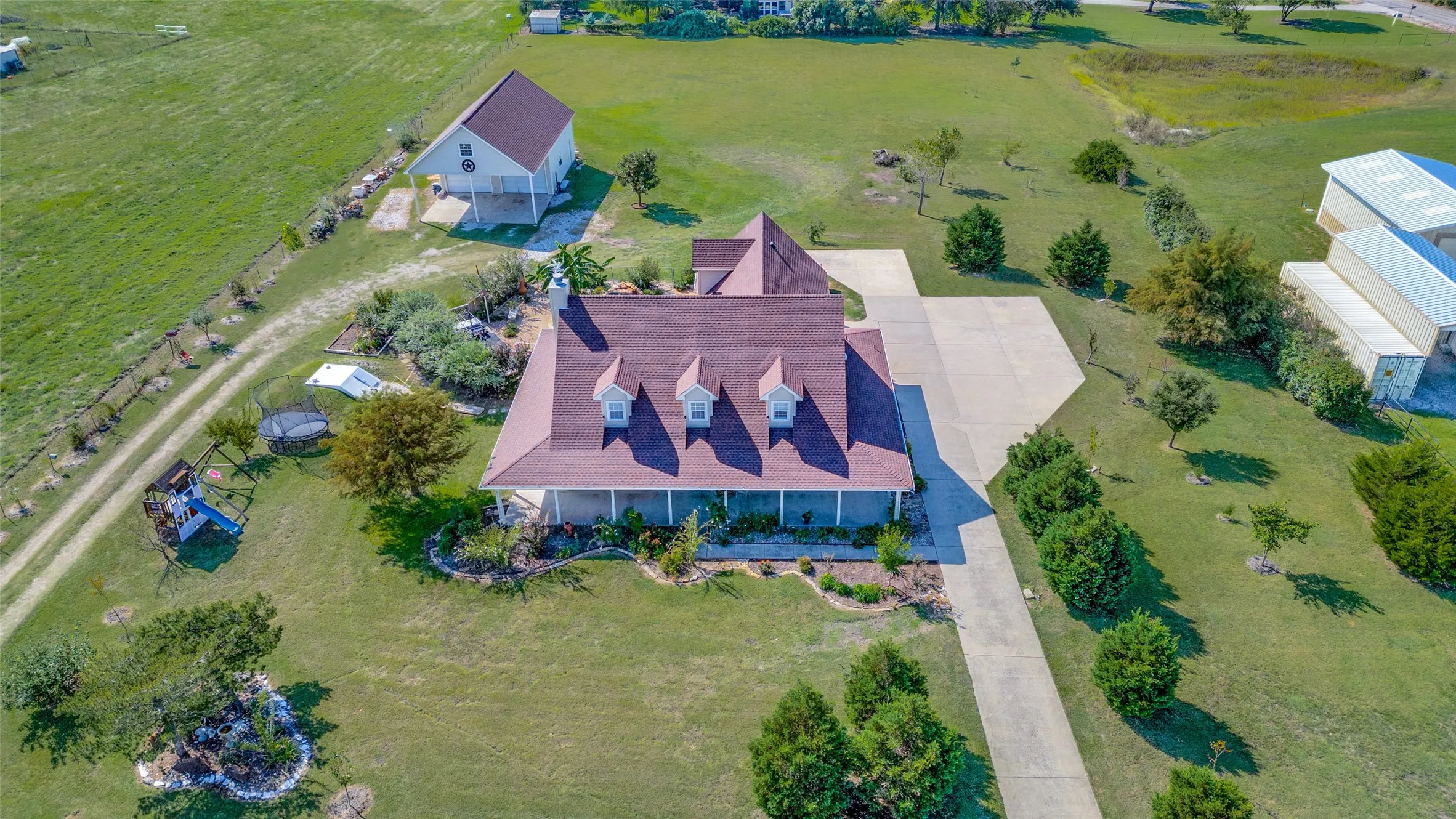Single Family Residence For Sale in Collin County , 7889 County Road 134, Celina, Texas 75009, 3 Bedroom, 3 Bathroom, 4 Garage spaces, 3,334 Sqft, built in 2002, Preowned, mls#21071332, Real Estate Agent in Celina, Homes For Sale in Collin county, Homes For Sale in Celina, Realtor in Celina Texas, Real Estate Brokerage Independent Realty Texas, Luminita Cordes Realtor
