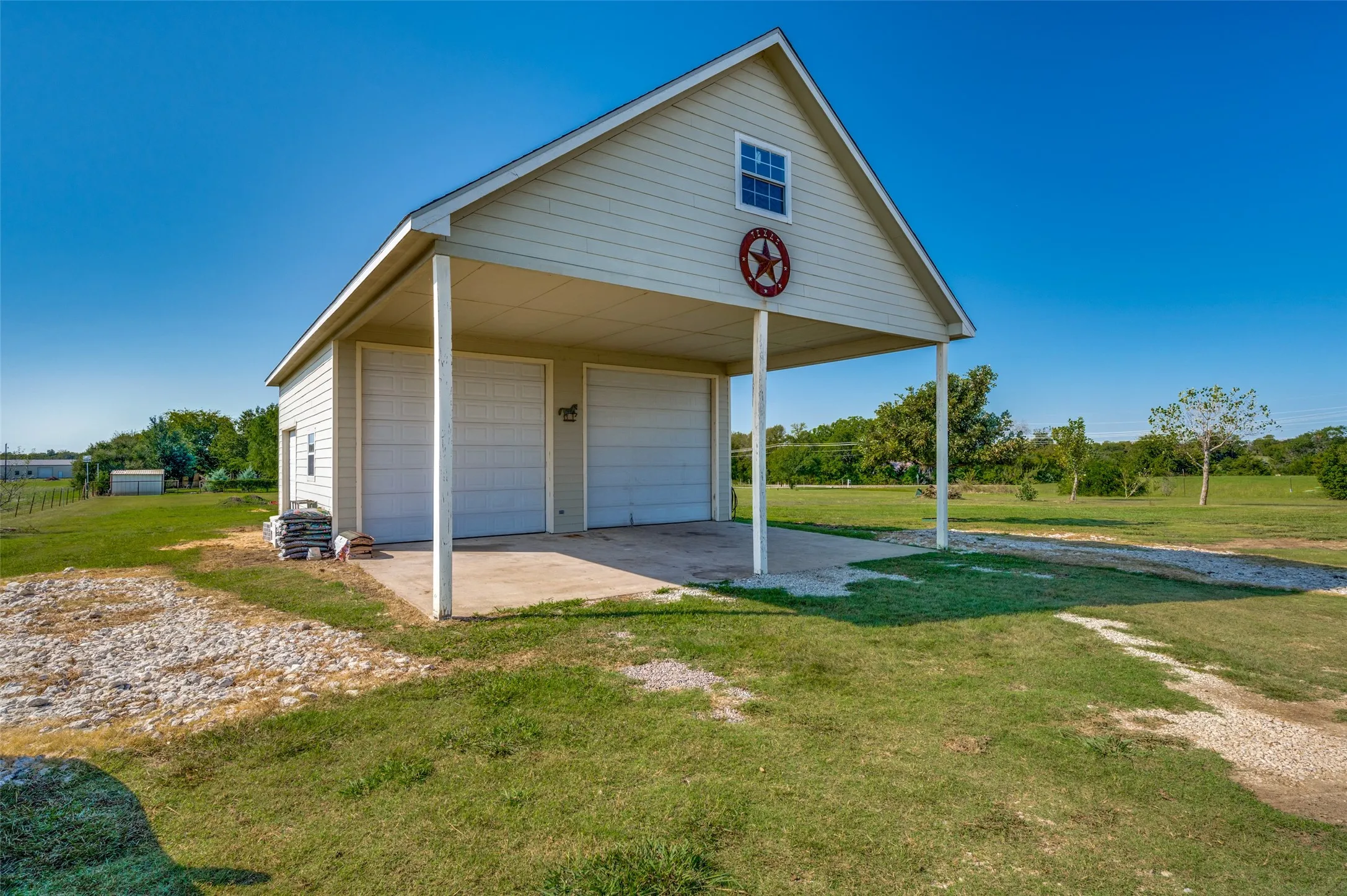 Single Family Residence For Sale in Collin County , 7889 County Road 134, Celina, Texas 75009, 3 Bedroom, 3 Bathroom, 4 Garage spaces, 3,334 Sqft, built in 2002, Preowned, mls#21071332, Real Estate Agent in Celina, Homes For Sale in Collin county, Homes For Sale in Celina, Realtor in Celina Texas, Real Estate Brokerage Independent Realty Texas, Luminita Cordes Realtor