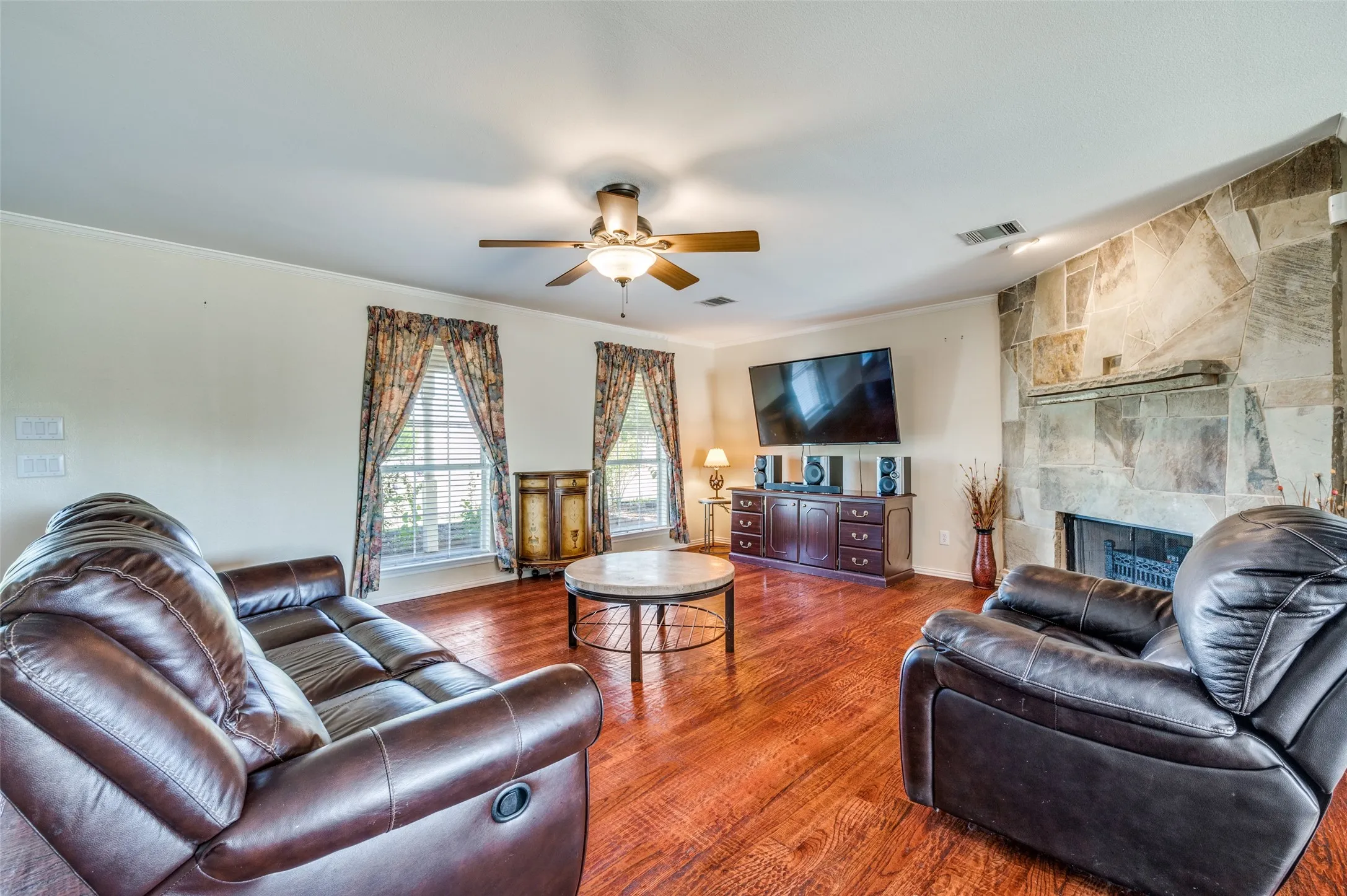Single Family Residence For Sale in Collin County , 7889 County Road 134, Celina, Texas 75009, 3 Bedroom, 3 Bathroom, 4 Garage spaces, 3,334 Sqft, built in 2002, Preowned, mls#21071332, Real Estate Agent in Celina, Homes For Sale in Collin county, Homes For Sale in Celina, Realtor in Celina Texas, Real Estate Brokerage Independent Realty Texas, Luminita Cordes Realtor