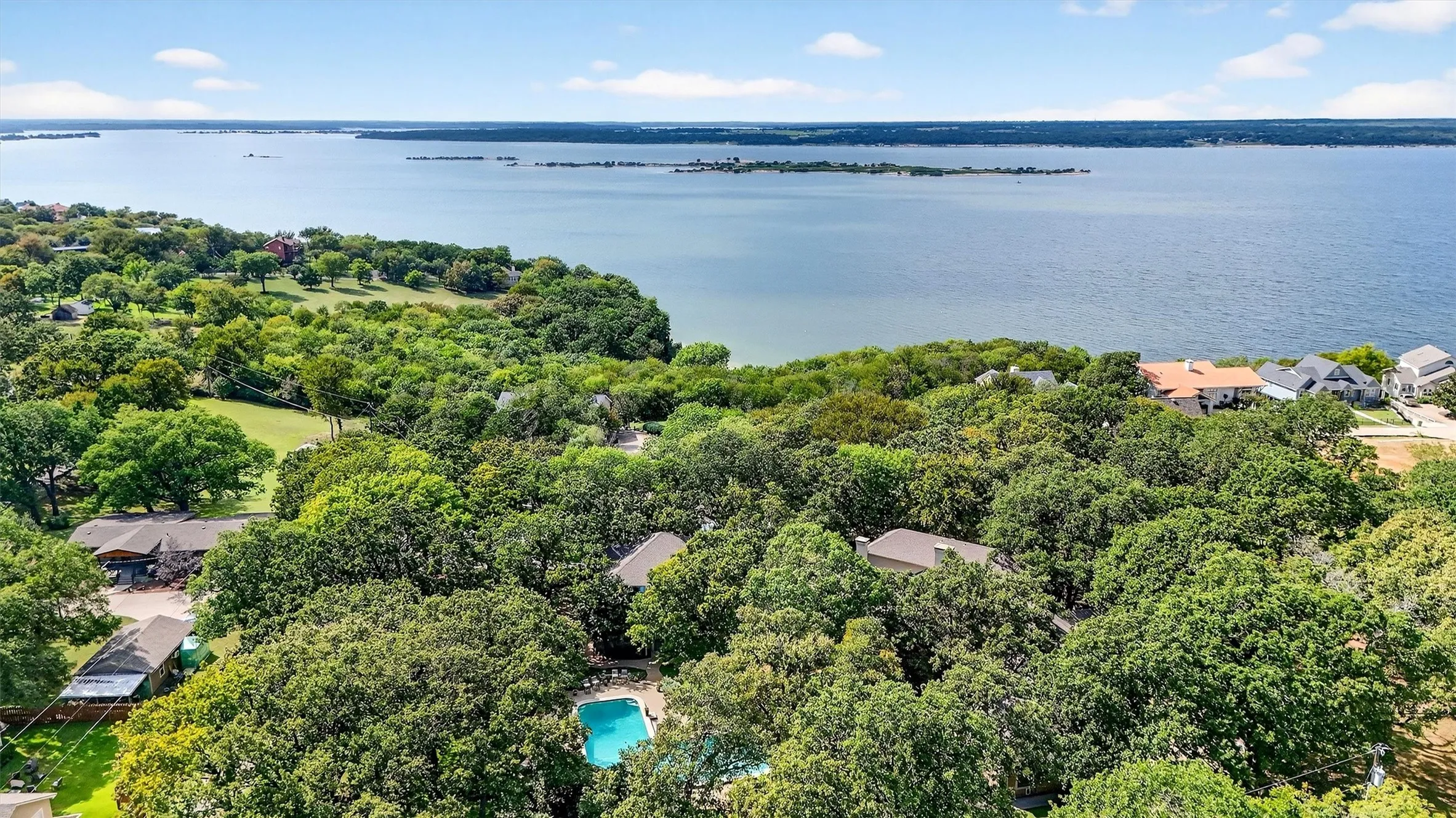Single Family Residence For Sale in Grayson County , 215 Hiland Acres Circle, Pottsboro, Texas 75076, 5 Bedroom, 6 Bathroom, 3 Garage spaces, 7,673 Sqft, built in 1999, Preowned, mls#21067939, Real Estate Agent in Pottsboro, Homes For Sale in Grayson county, Homes For Sale in Pottsboro, Realtor in Pottsboro Texas, Real Estate Brokerage Independent Realty Texas, Luminita Cordes Realtor