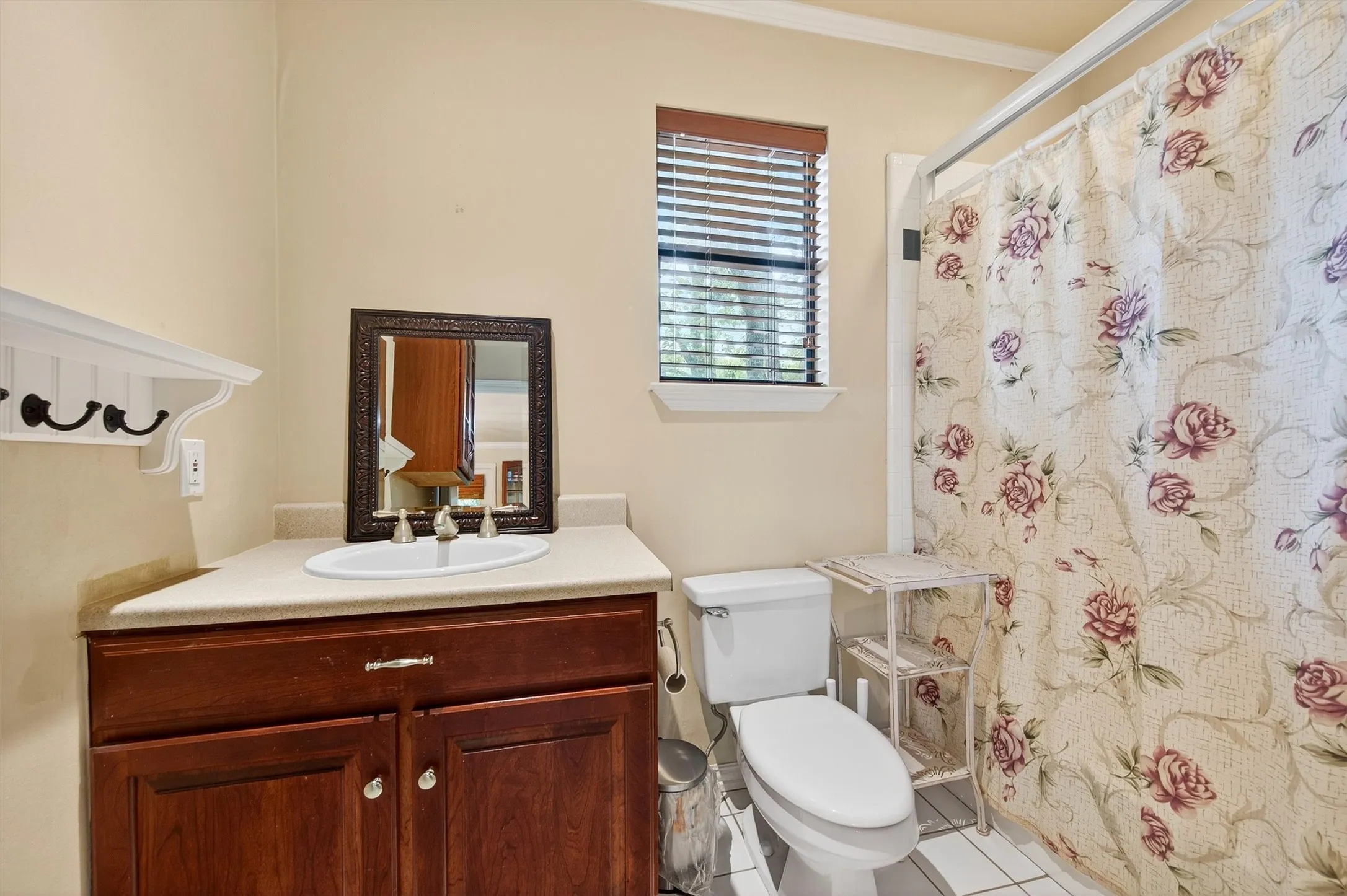 Guest Quarters Full Bathroom