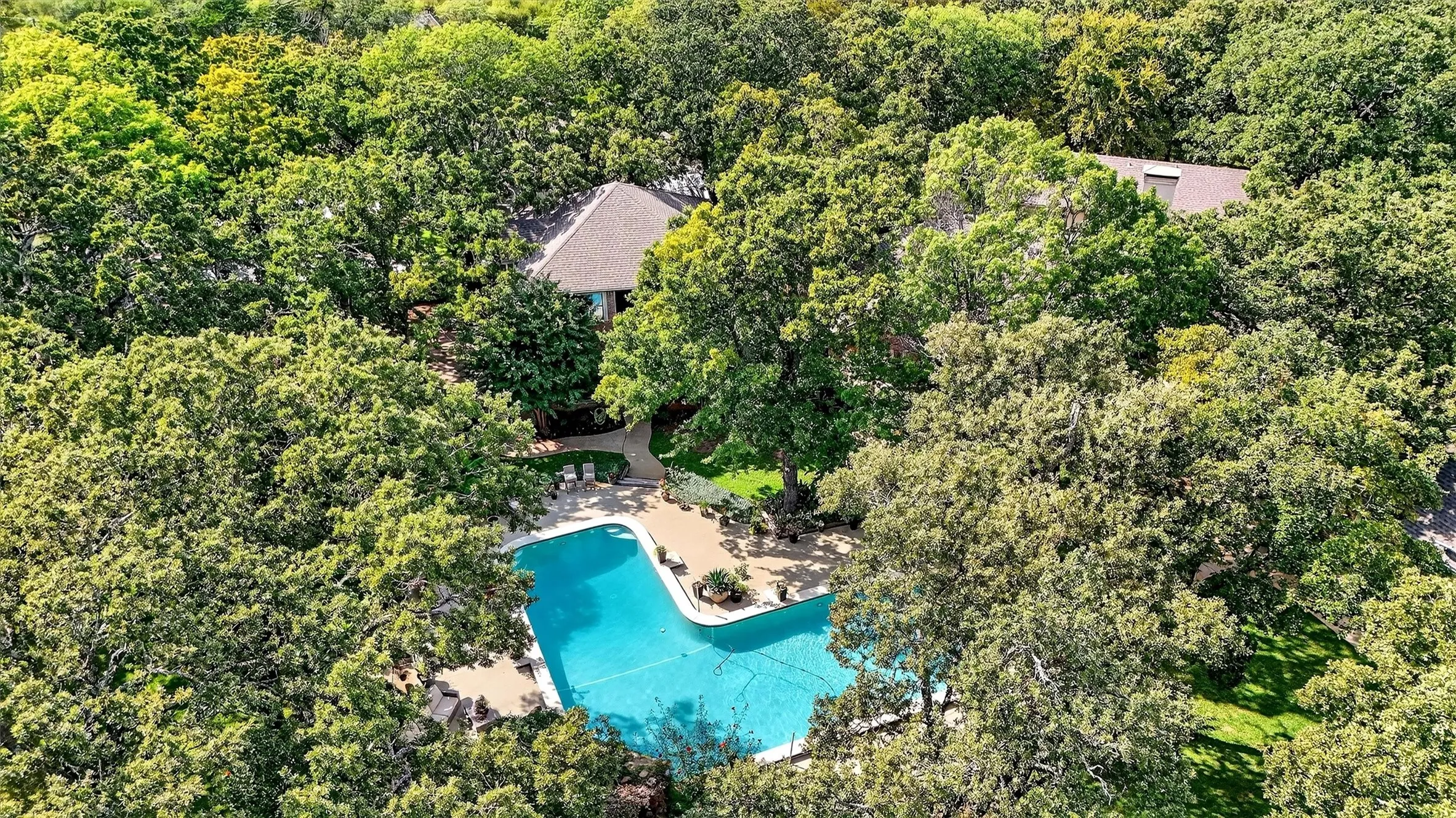 Single Family Residence For Sale in Grayson County , 215 Hiland Acres Circle, Pottsboro, Texas 75076, 5 Bedroom, 6 Bathroom, 3 Garage spaces, 7,673 Sqft, built in 1999, Preowned, mls#21067939, Real Estate Agent in Pottsboro, Homes For Sale in Grayson county, Homes For Sale in Pottsboro, Realtor in Pottsboro Texas, Real Estate Brokerage Independent Realty Texas, Luminita Cordes Realtor