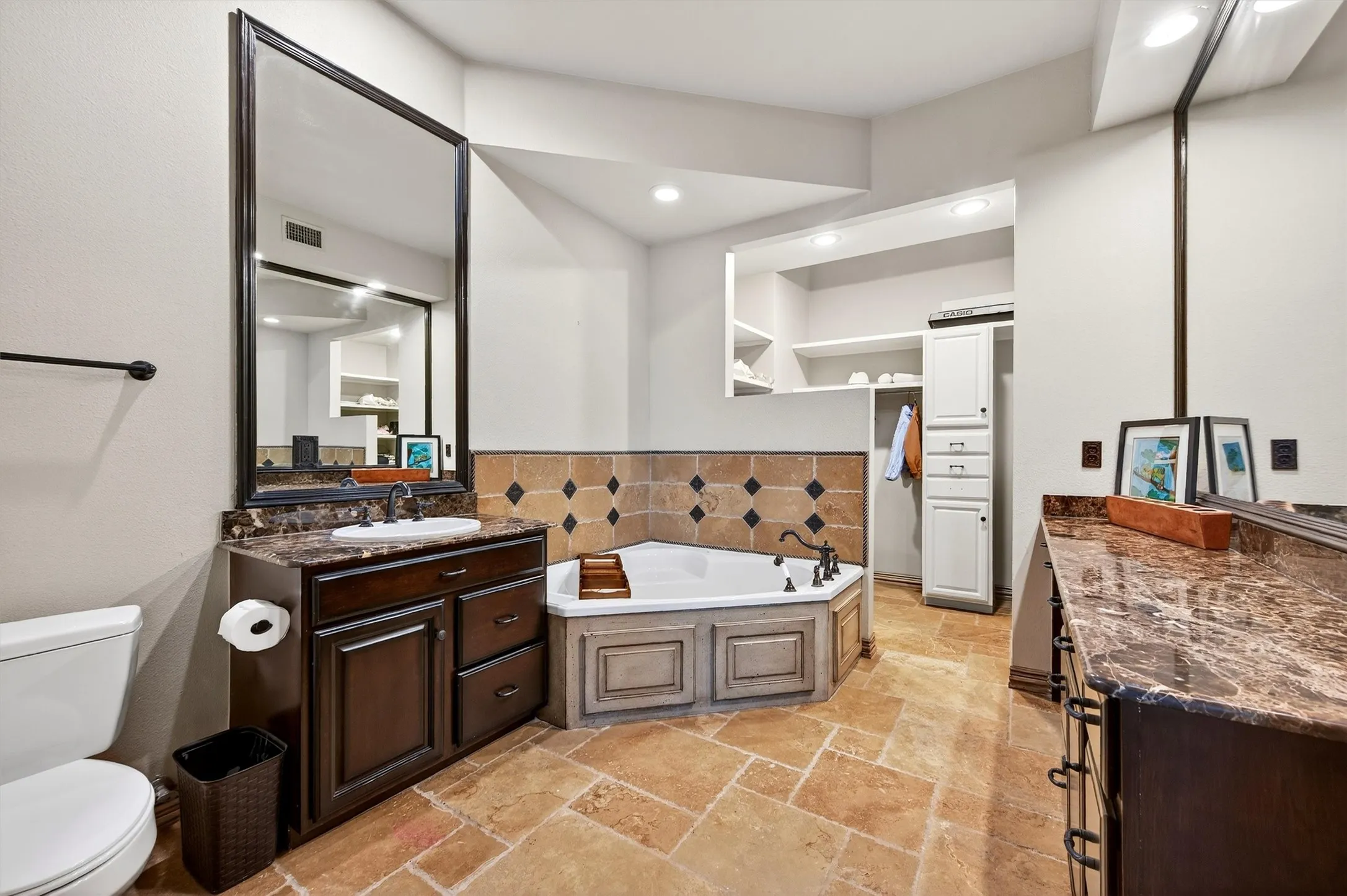 Secondary Bedroom Ensuite Bathroom with Soaker Bathtub