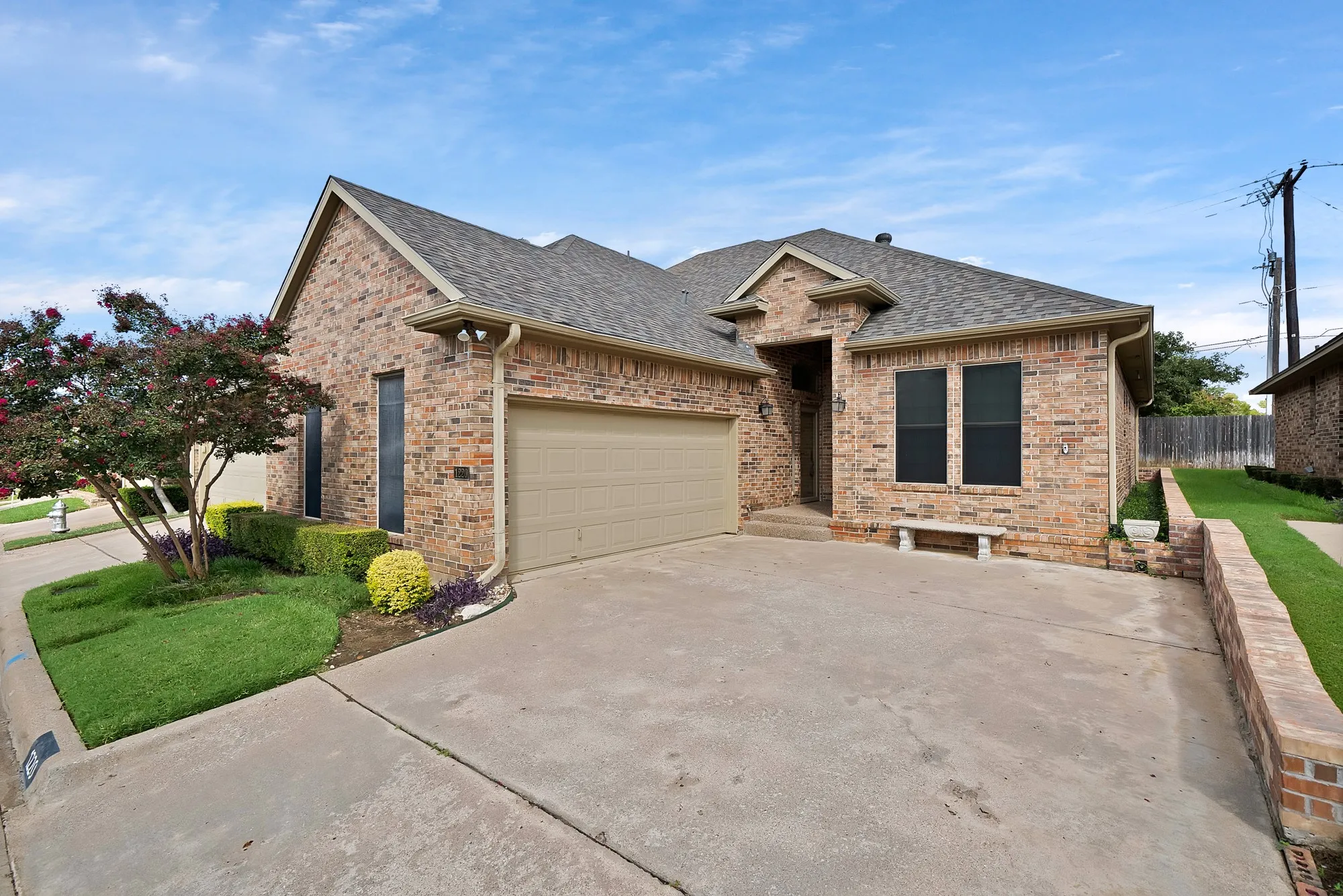 Townhouse For Sale in Tarrant County , 1220 Woodland Park Drive, Hurst, Texas 76053, 2 Bedroom, 2 Bathroom, 2 Garage spaces, 1,692 Sqft, built in 1997, mls#21071259, Real Estate Agent in Hurst, Homes For Sale in Tarrant county, Homes For Sale in Hurst, Realtor in Hurst Texas, Real Estate Brokerage Independent Realty Texas, Luminita Cordes Realtor