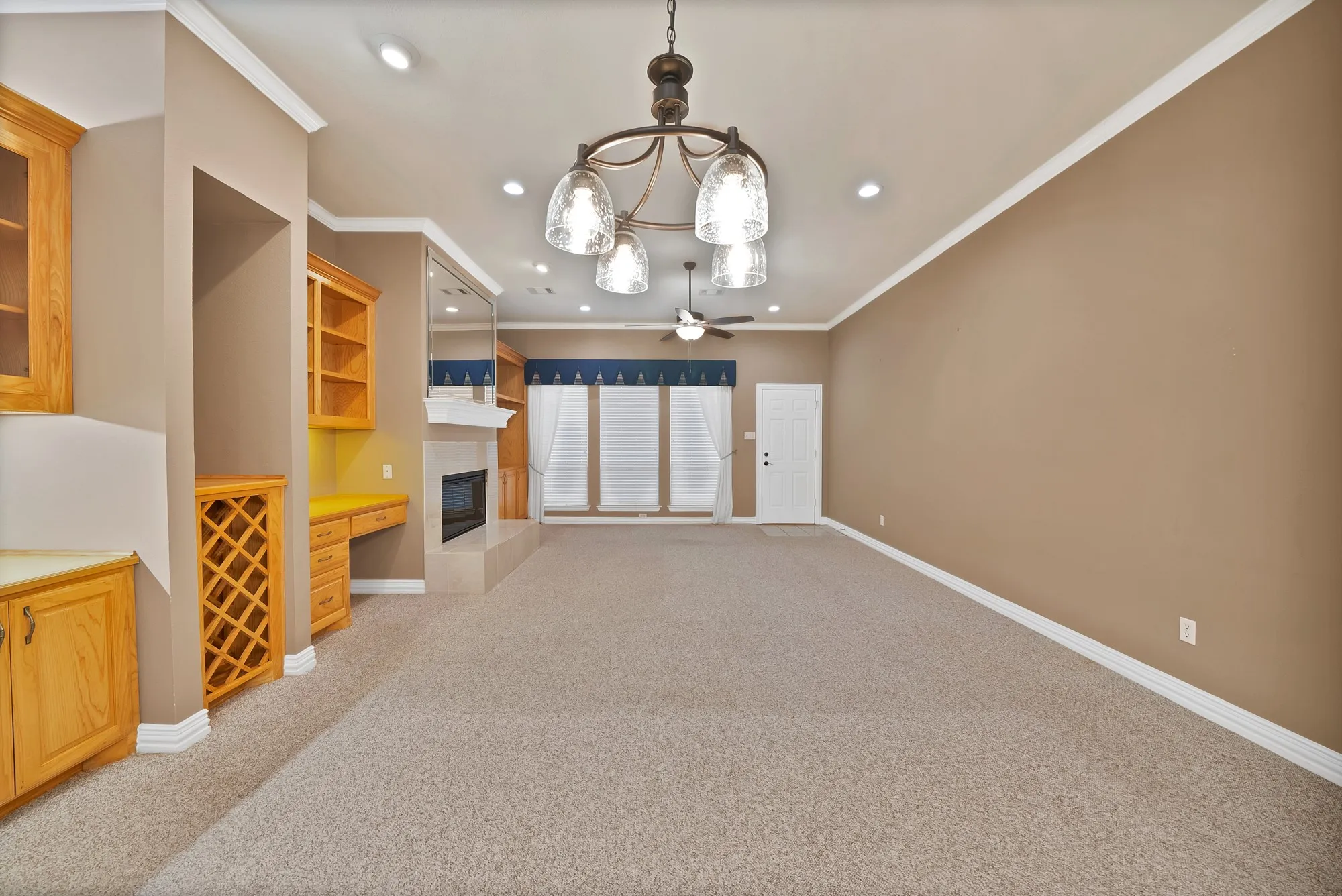 Townhouse For Sale in Tarrant County , 1220 Woodland Park Drive, Hurst, Texas 76053, 2 Bedroom, 2 Bathroom, 2 Garage spaces, 1,692 Sqft, built in 1997, mls#21071259, Real Estate Agent in Hurst, Homes For Sale in Tarrant county, Homes For Sale in Hurst, Realtor in Hurst Texas, Real Estate Brokerage Independent Realty Texas, Luminita Cordes Realtor