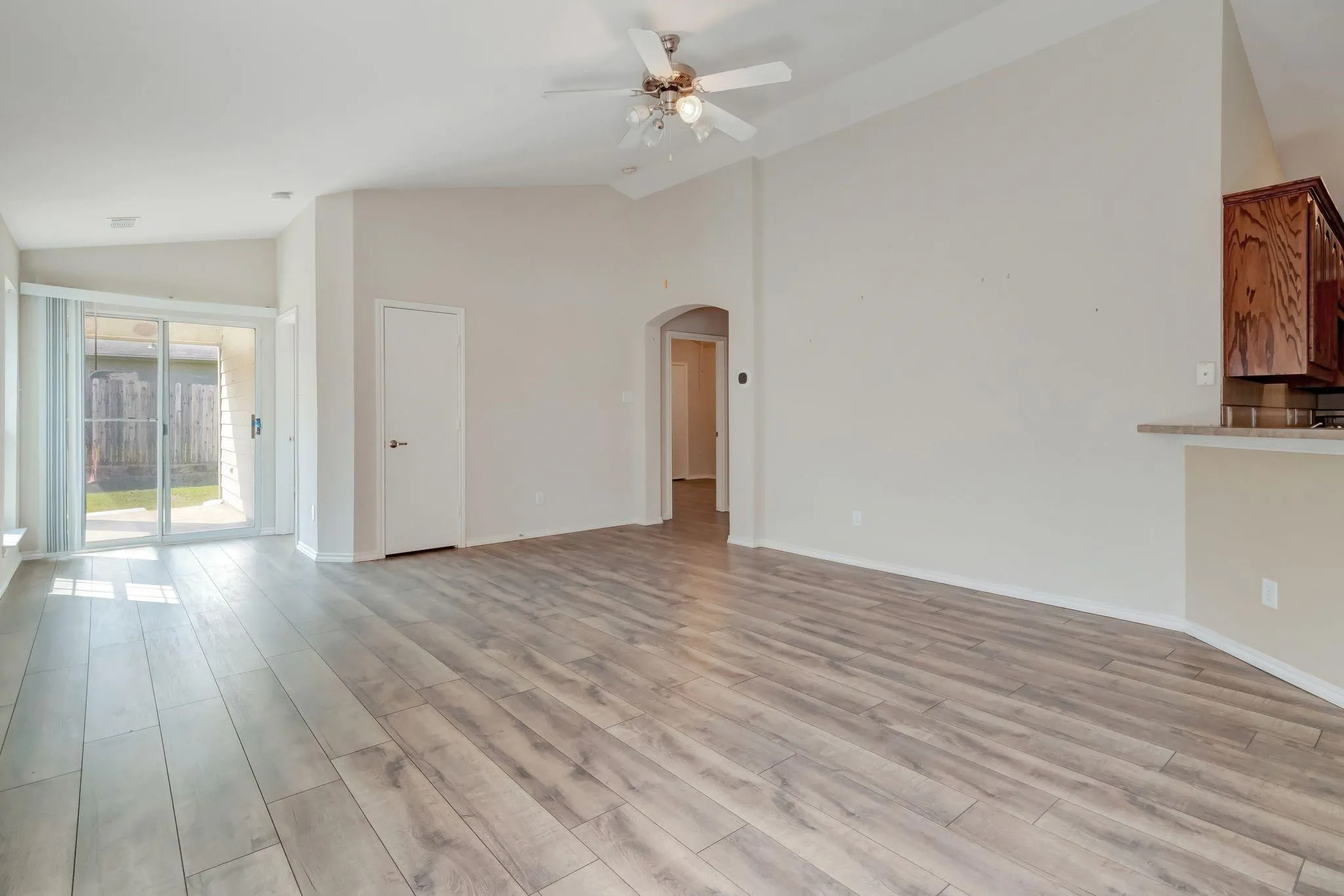 Single Family Residence For Sale in Tarrant County , 6461 Regina Drive, Fort Worth, Texas 76131, 3 Bedroom, 2 Bathroom, 2 Garage spaces, 1,419 Sqft, built in 2004, Preowned, mls#21074799, Real Estate Agent in Fort Worth, Homes For Sale in Tarrant county, Homes For Sale in Fort Worth, Realtor in Fort Worth Texas, Real Estate Brokerage Independent Realty Texas, Luminita Cordes Realtor
