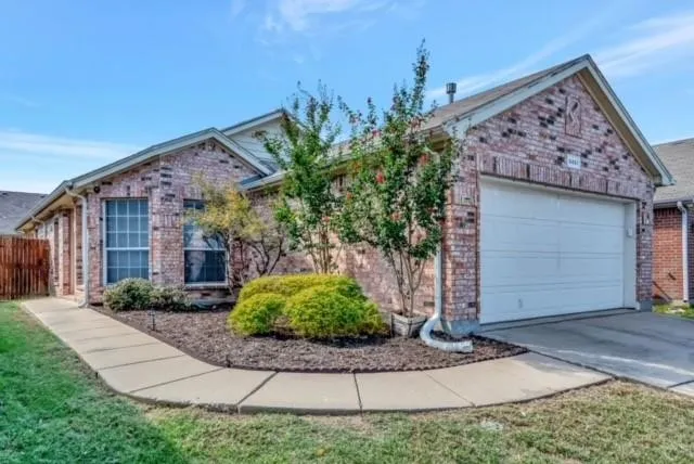 Single Family Residence For Sale in Tarrant County , 6461 Regina Drive, Fort Worth, Texas 76131, 3 Bedroom, 2 Bathroom, 2 Garage spaces, 1,419 Sqft, built in 2004, Preowned, mls#21074799, Real Estate Agent in Fort Worth, Homes For Sale in Tarrant county, Homes For Sale in Fort Worth, Realtor in Fort Worth Texas, Real Estate Brokerage Independent Realty Texas, Luminita Cordes Realtor