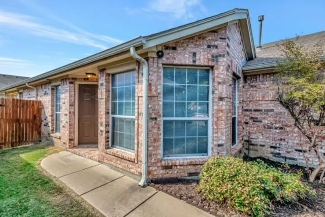 Single Family Residence For Sale in Tarrant County , 6461 Regina Drive, Fort Worth, Texas 76131, 3 Bedroom, 2 Bathroom, 2 Garage spaces, 1,419 Sqft, built in 2004, Preowned, mls#21074799, Real Estate Agent in Fort Worth, Homes For Sale in Tarrant county, Homes For Sale in Fort Worth, Realtor in Fort Worth Texas, Real Estate Brokerage Independent Realty Texas, Luminita Cordes Realtor