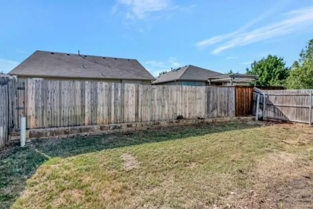 Single Family Residence For Sale in Tarrant County , 6461 Regina Drive, Fort Worth, Texas 76131, 3 Bedroom, 2 Bathroom, 2 Garage spaces, 1,419 Sqft, built in 2004, Preowned, mls#21074799, Real Estate Agent in Fort Worth, Homes For Sale in Tarrant county, Homes For Sale in Fort Worth, Realtor in Fort Worth Texas, Real Estate Brokerage Independent Realty Texas, Luminita Cordes Realtor