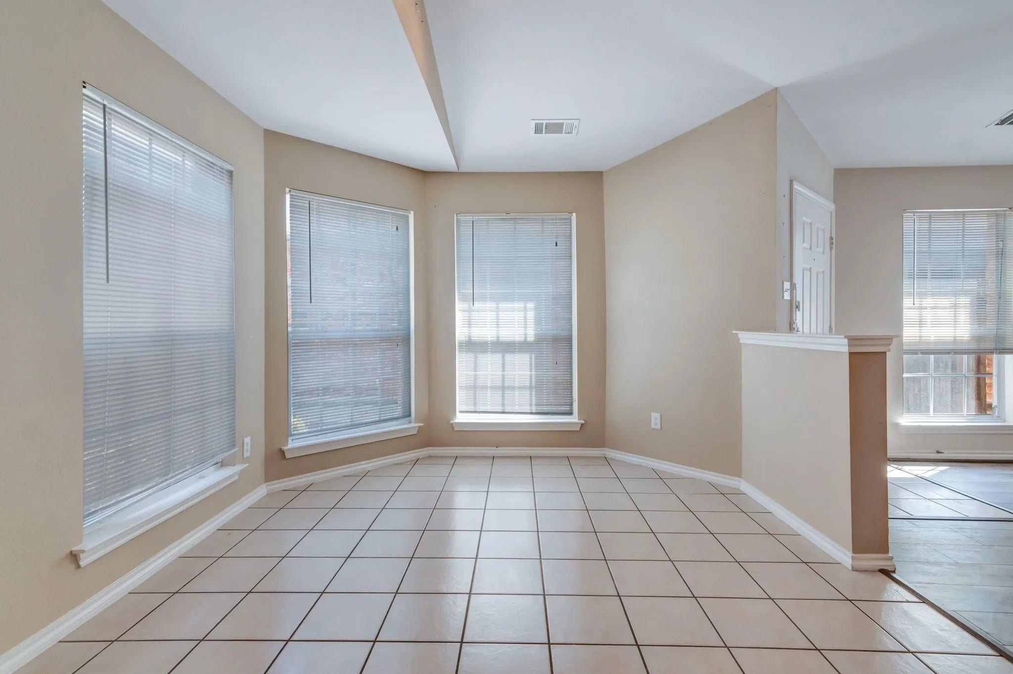 Single Family Residence For Sale in Tarrant County , 6461 Regina Drive, Fort Worth, Texas 76131, 3 Bedroom, 2 Bathroom, 2 Garage spaces, 1,419 Sqft, built in 2004, Preowned, mls#21074799, Real Estate Agent in Fort Worth, Homes For Sale in Tarrant county, Homes For Sale in Fort Worth, Realtor in Fort Worth Texas, Real Estate Brokerage Independent Realty Texas, Luminita Cordes Realtor