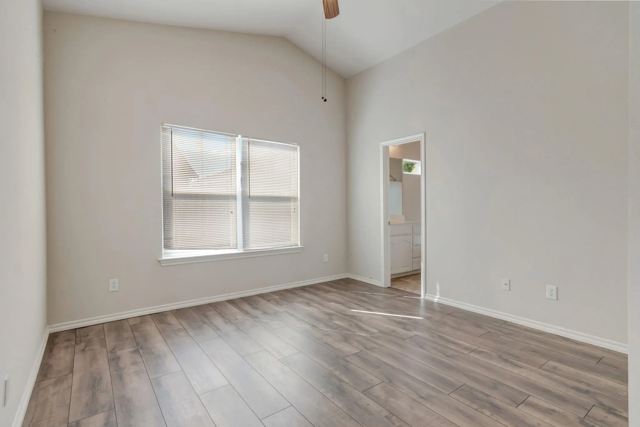 Single Family Residence For Sale in Tarrant County , 6461 Regina Drive, Fort Worth, Texas 76131, 3 Bedroom, 2 Bathroom, 2 Garage spaces, 1,419 Sqft, built in 2004, Preowned, mls#21074799, Real Estate Agent in Fort Worth, Homes For Sale in Tarrant county, Homes For Sale in Fort Worth, Realtor in Fort Worth Texas, Real Estate Brokerage Independent Realty Texas, Luminita Cordes Realtor