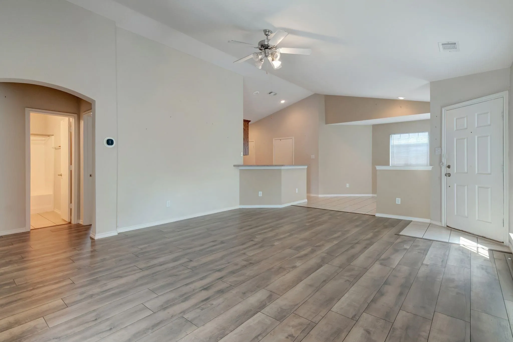 Single Family Residence For Sale in Tarrant County , 6461 Regina Drive, Fort Worth, Texas 76131, 3 Bedroom, 2 Bathroom, 2 Garage spaces, 1,419 Sqft, built in 2004, Preowned, mls#21074799, Real Estate Agent in Fort Worth, Homes For Sale in Tarrant county, Homes For Sale in Fort Worth, Realtor in Fort Worth Texas, Real Estate Brokerage Independent Realty Texas, Luminita Cordes Realtor