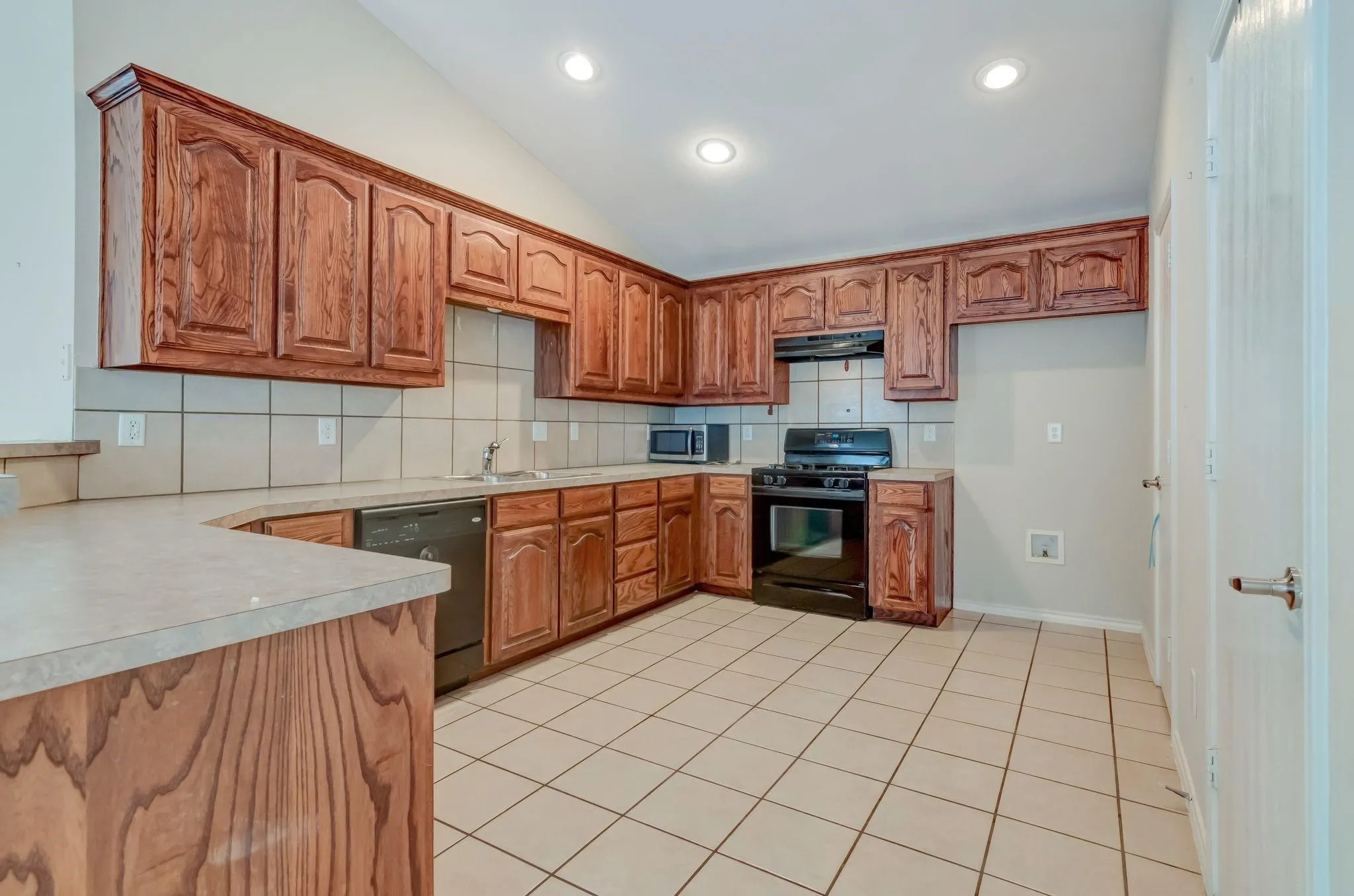 Single Family Residence For Sale in Tarrant County , 6461 Regina Drive, Fort Worth, Texas 76131, 3 Bedroom, 2 Bathroom, 2 Garage spaces, 1,419 Sqft, built in 2004, Preowned, mls#21074799, Real Estate Agent in Fort Worth, Homes For Sale in Tarrant county, Homes For Sale in Fort Worth, Realtor in Fort Worth Texas, Real Estate Brokerage Independent Realty Texas, Luminita Cordes Realtor