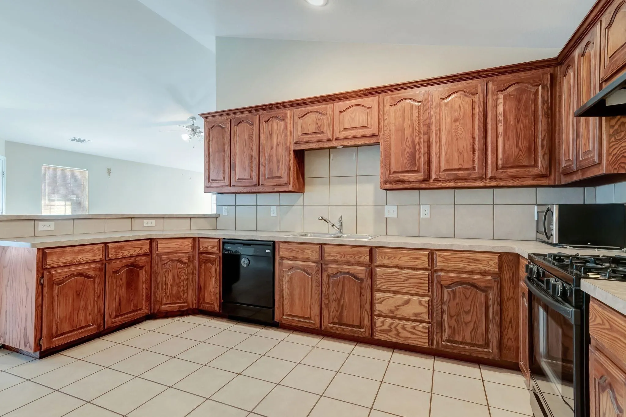 Single Family Residence For Sale in Tarrant County , 6461 Regina Drive, Fort Worth, Texas 76131, 3 Bedroom, 2 Bathroom, 2 Garage spaces, 1,419 Sqft, built in 2004, Preowned, mls#21074799, Real Estate Agent in Fort Worth, Homes For Sale in Tarrant county, Homes For Sale in Fort Worth, Realtor in Fort Worth Texas, Real Estate Brokerage Independent Realty Texas, Luminita Cordes Realtor