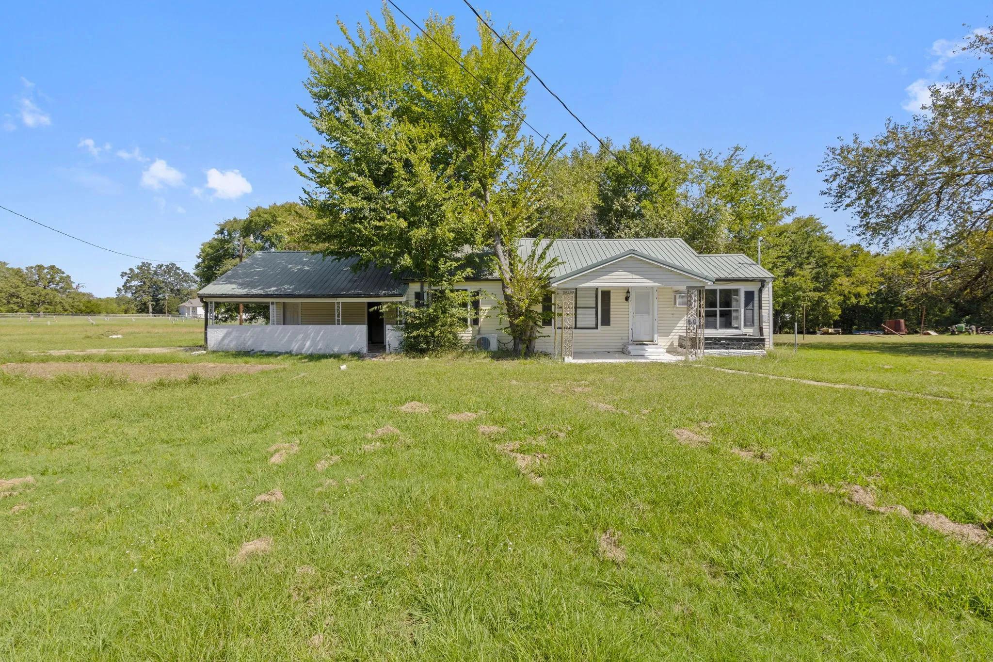 Single Family Residence For Sale in Red River (TX) County , 50 County Road 2123, Clarksville, Texas 75426, 2 Bedrooms, 1 Bathroom, Garage spaces, 1,248 Sqft, built in 1946, Price $110,000, mls#21063284, Real Estate Agent in Clarksville, Homes For Sale in Red River (TX) county, Homes For Sale in Clarksville, Realtor in Clarksville Texas, Real Estate Brokerage Independent Realty Texas, Luminita Cordes Realtor