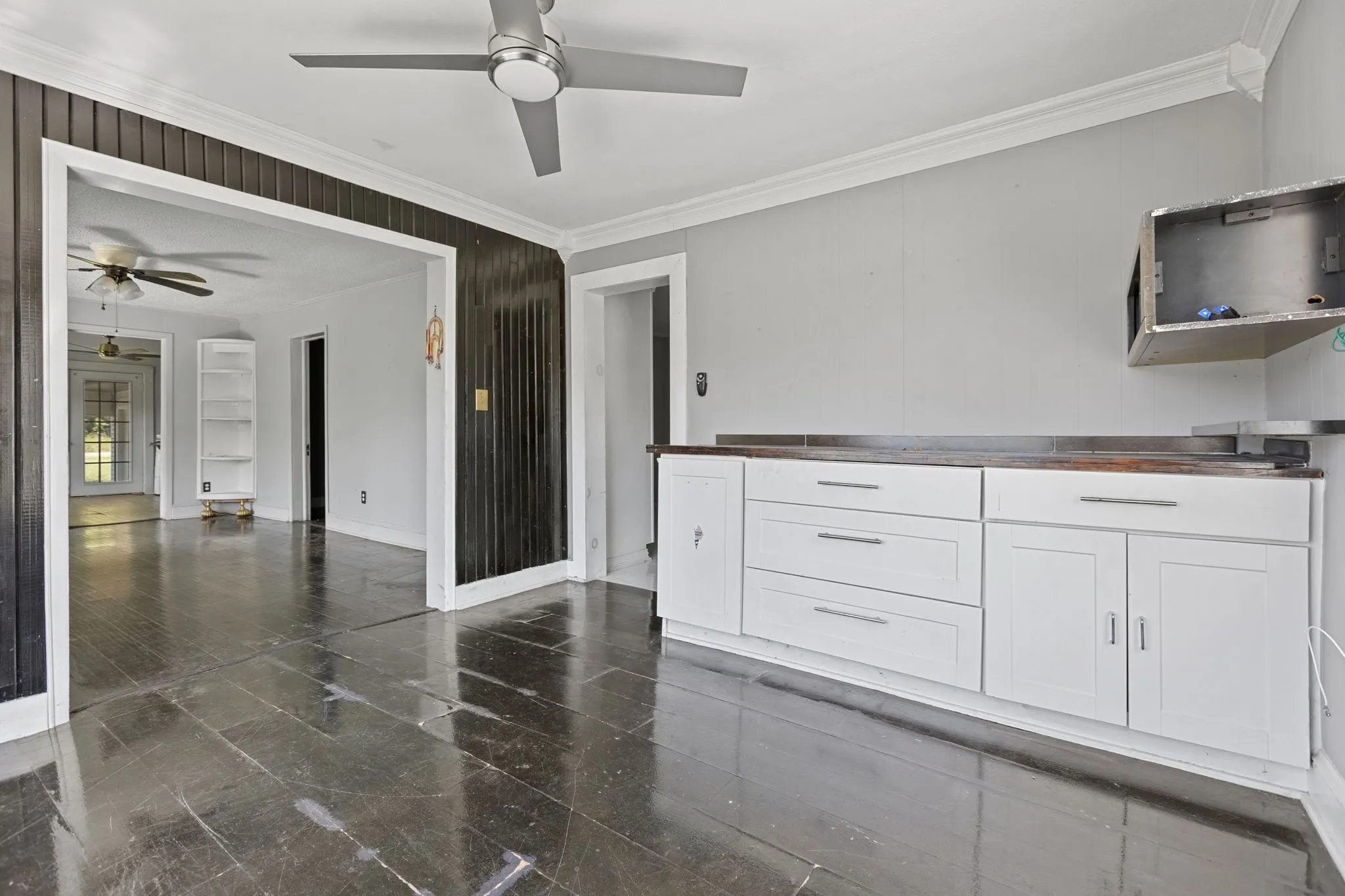 Single Family Residence For Sale in Red River (TX) County , 50 County Road 2123, Clarksville, Texas 75426, 2 Bedrooms, 1 Bathroom, Garage spaces, 1,248 Sqft, built in 1946, Price $110,000, mls#21063284, Real Estate Agent in Clarksville, Homes For Sale in Red River (TX) county, Homes For Sale in Clarksville, Realtor in Clarksville Texas, Real Estate Brokerage Independent Realty Texas, Luminita Cordes Realtor