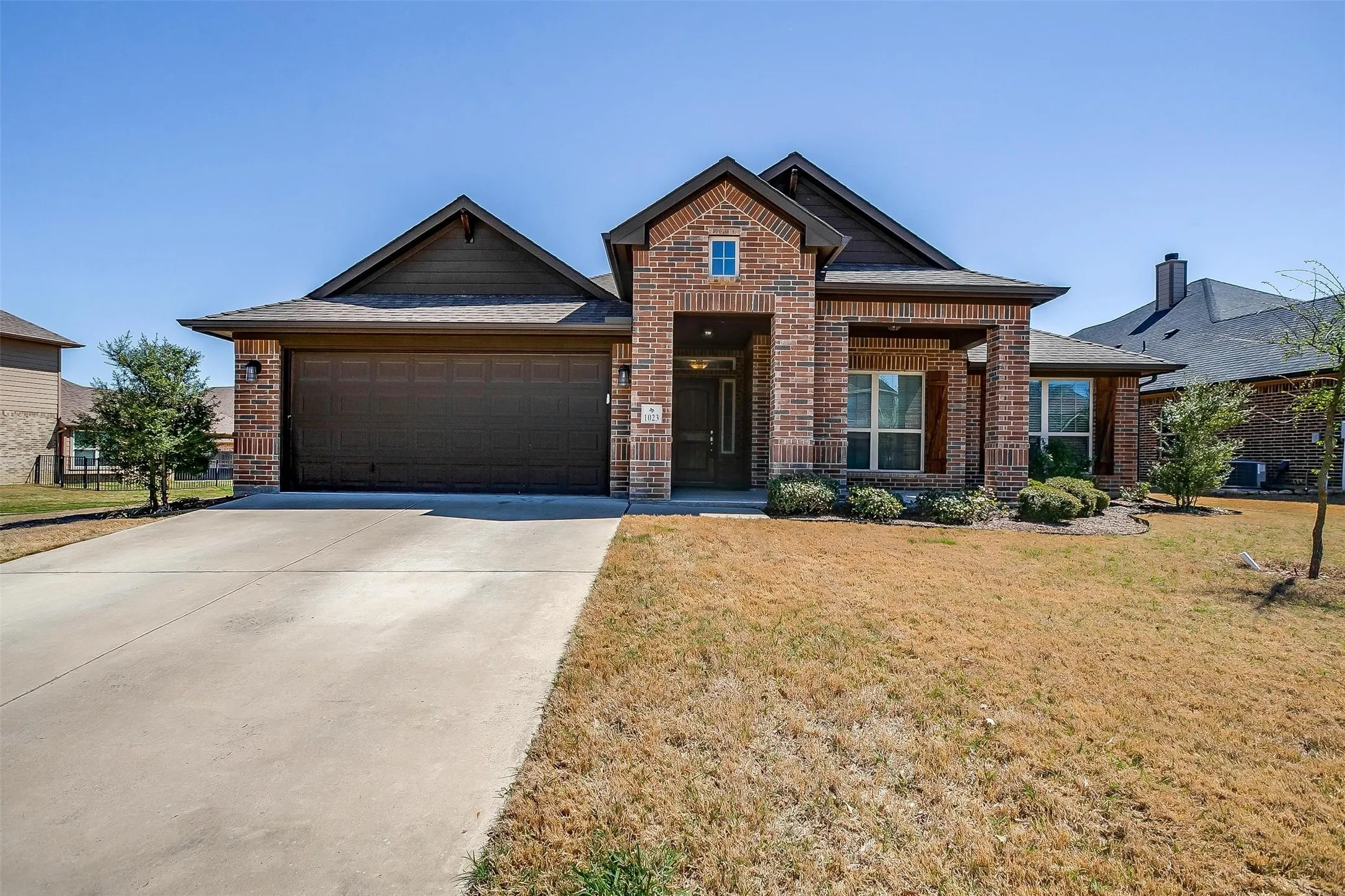 Single Family Residence For Sale in Johnson County , 1023 Saint Andrews Drive, Burleson, Texas 76028, 4 Bedroom, 2 Bathroom, 2 Garage spaces, 2,261 Sqft, built in 2017, mls#21075193, Real Estate Agent in Burleson, Homes For Sale in Johnson county, Homes For Sale in Burleson, Realtor in Burleson Texas, Real Estate Brokerage Independent Realty Texas, Luminita Cordes Realtor