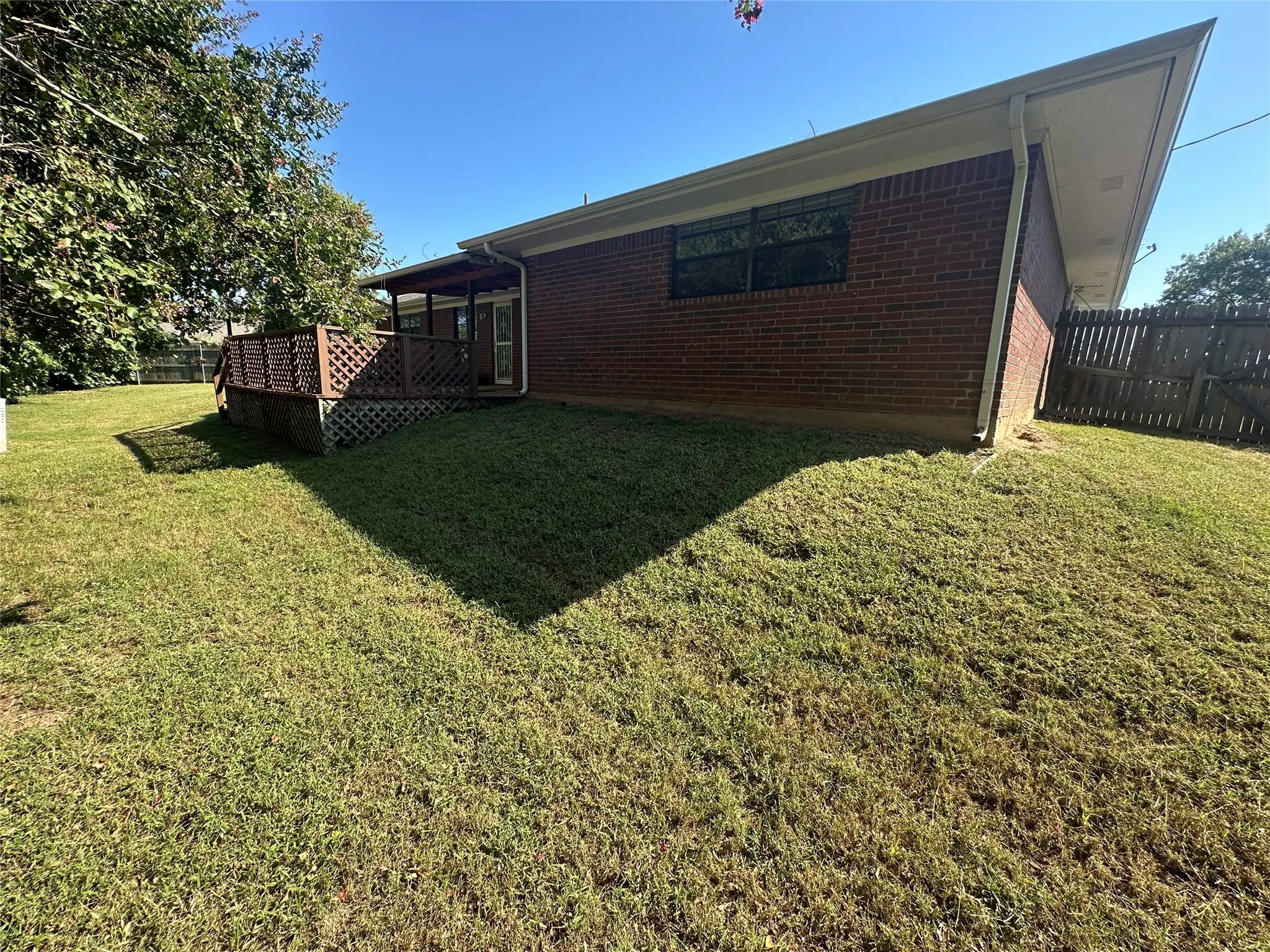 Single Family Residence For Sale in Grayson County , 22 Haven Circle, Denison, Texas 75020, 3 Bedroom, 2 Bathroom, 2 Garage spaces, 1,643 Sqft, built in 1986, mls#21075287, Real Estate Agent in Denison, Homes For Sale in Grayson county, Homes For Sale in Denison, Realtor in Denison Texas, Real Estate Brokerage Independent Realty Texas, Luminita Cordes Realtor