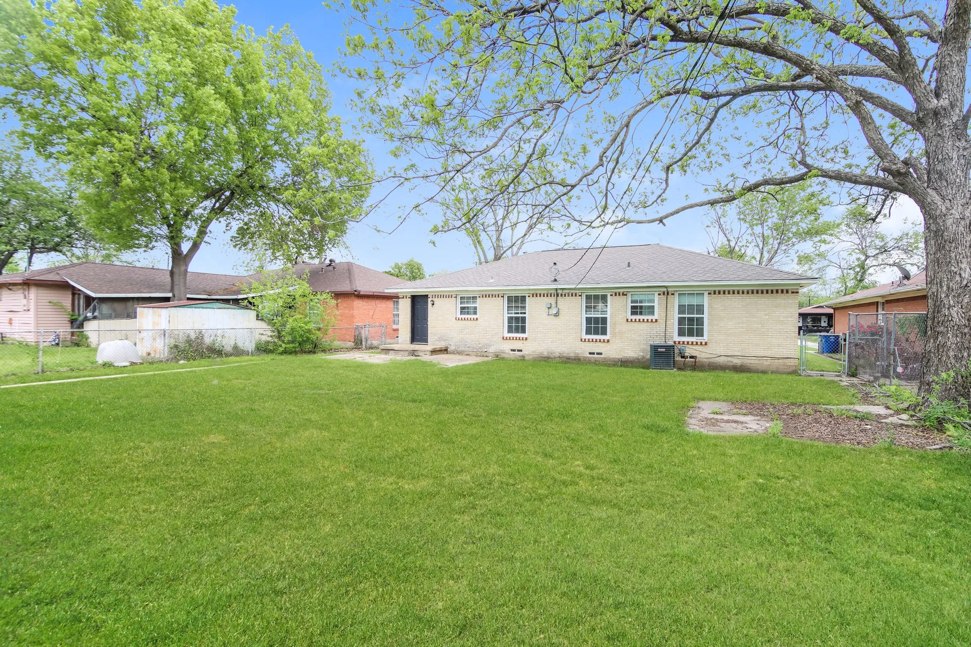 Single Family Residence For Sale in Dallas County , 1823 Houghton Road, Dallas, Texas 75217, 3 Bedroom, 2 Bathroom, 1 Garage spaces, 1,464 Sqft, built in 1955, mls#21069970, Real Estate Agent in Dallas, Homes For Sale in Dallas county, Homes For Sale in Dallas, Realtor in Dallas Texas, Real Estate Brokerage Independent Realty Texas, Luminita Cordes Realtor