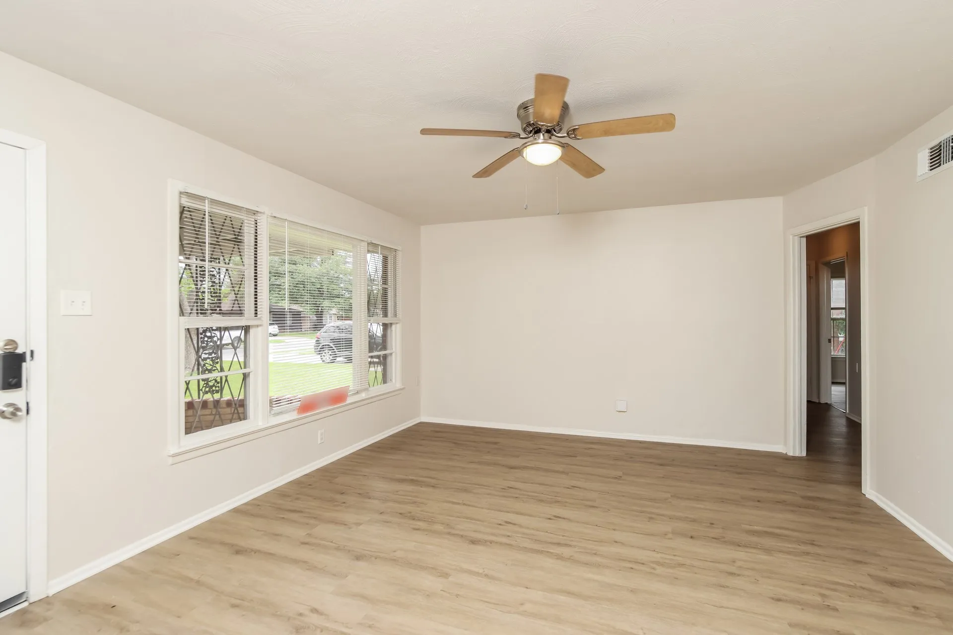 Single Family Residence For Sale in Dallas County , 1823 Houghton Road, Dallas, Texas 75217, 3 Bedroom, 2 Bathroom, 1 Garage spaces, 1,464 Sqft, built in 1955, mls#21069970, Real Estate Agent in Dallas, Homes For Sale in Dallas county, Homes For Sale in Dallas, Realtor in Dallas Texas, Real Estate Brokerage Independent Realty Texas, Luminita Cordes Realtor