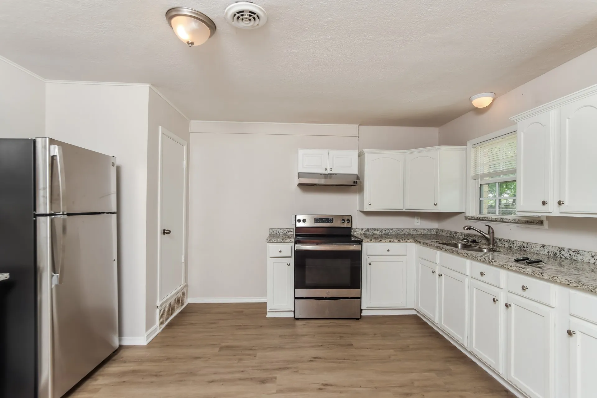 Single Family Residence For Sale in Dallas County , 1823 Houghton Road, Dallas, Texas 75217, 3 Bedroom, 2 Bathroom, 1 Garage spaces, 1,464 Sqft, built in 1955, mls#21069970, Real Estate Agent in Dallas, Homes For Sale in Dallas county, Homes For Sale in Dallas, Realtor in Dallas Texas, Real Estate Brokerage Independent Realty Texas, Luminita Cordes Realtor