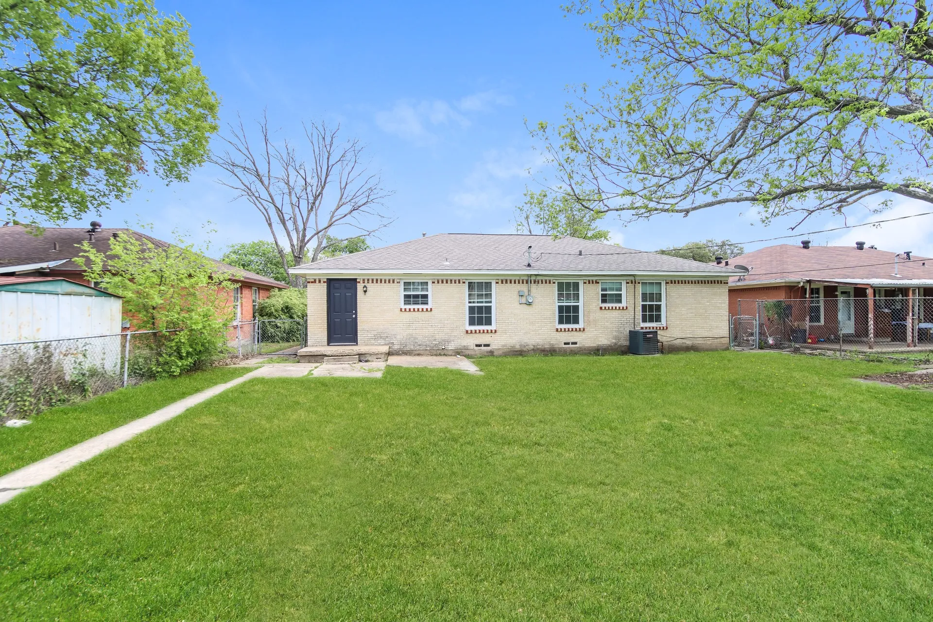 Single Family Residence For Sale in Dallas County , 1823 Houghton Road, Dallas, Texas 75217, 3 Bedroom, 2 Bathroom, 1 Garage spaces, 1,464 Sqft, built in 1955, mls#21069970, Real Estate Agent in Dallas, Homes For Sale in Dallas county, Homes For Sale in Dallas, Realtor in Dallas Texas, Real Estate Brokerage Independent Realty Texas, Luminita Cordes Realtor