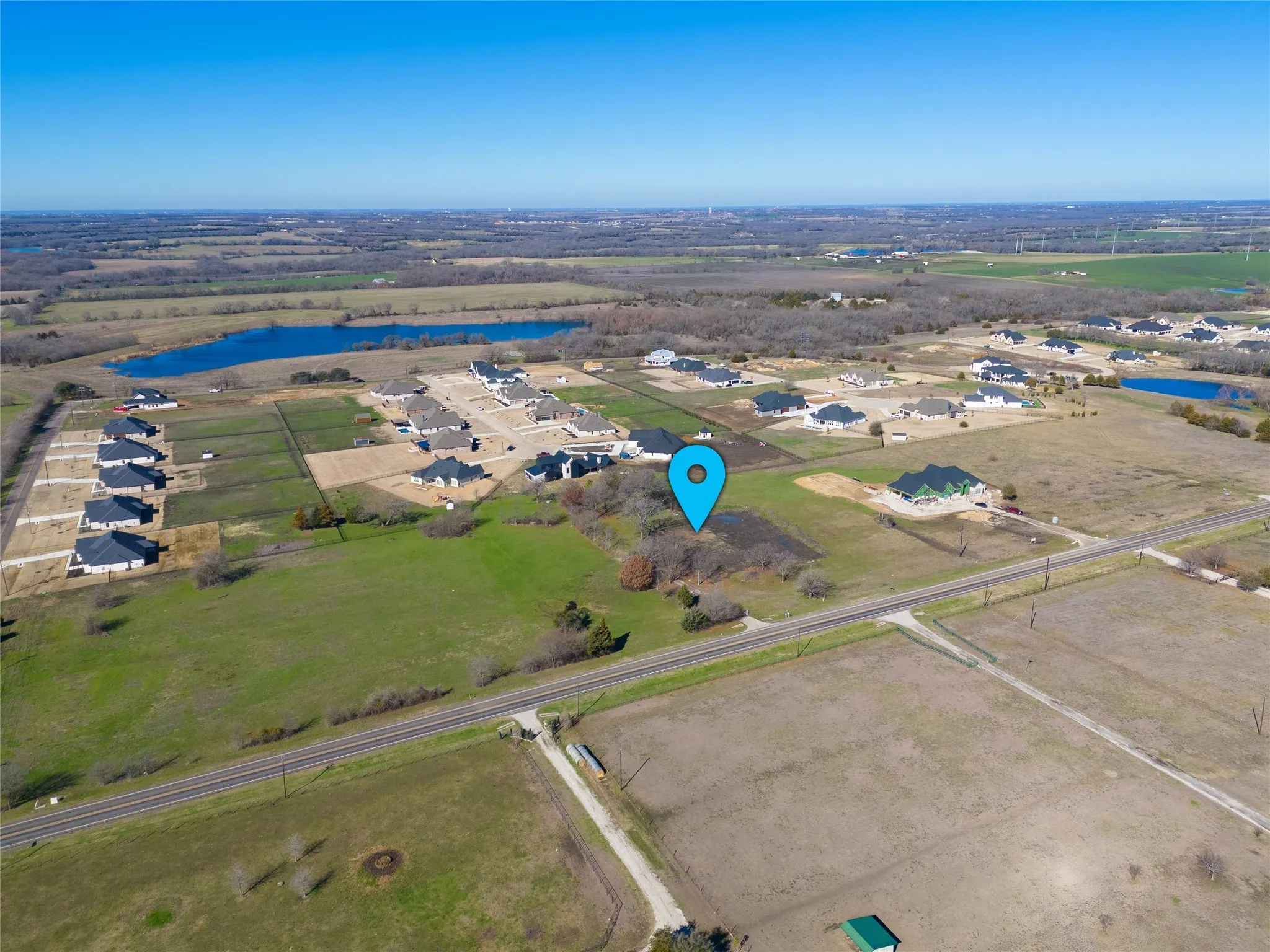 Aerial overview of property's location featuring a nearby body of water