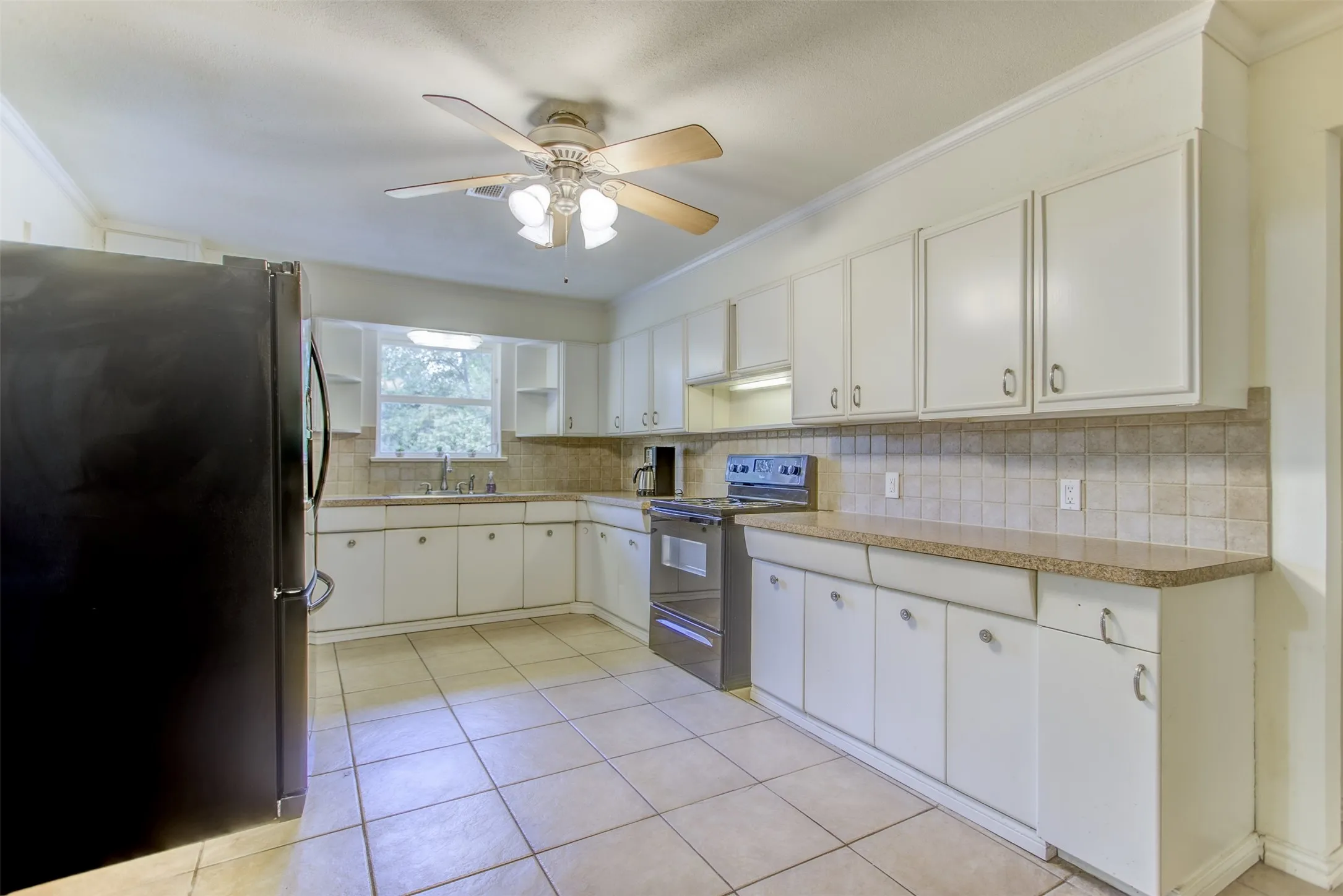 Single Family Residence For Sale in Tarrant County , 3465 Wellington Road, Fort Worth, Texas 76116, 2 Bedroom, 2 Bathroom, 2 Garage spaces, 1,605 Sqft, built in 1952, Preowned, mls#21073844, Real Estate Agent in Fort Worth, Homes For Sale in Tarrant county, Homes For Sale in Fort Worth, Realtor in Fort Worth Texas, Real Estate Brokerage Independent Realty Texas, Luminita Cordes Realtor