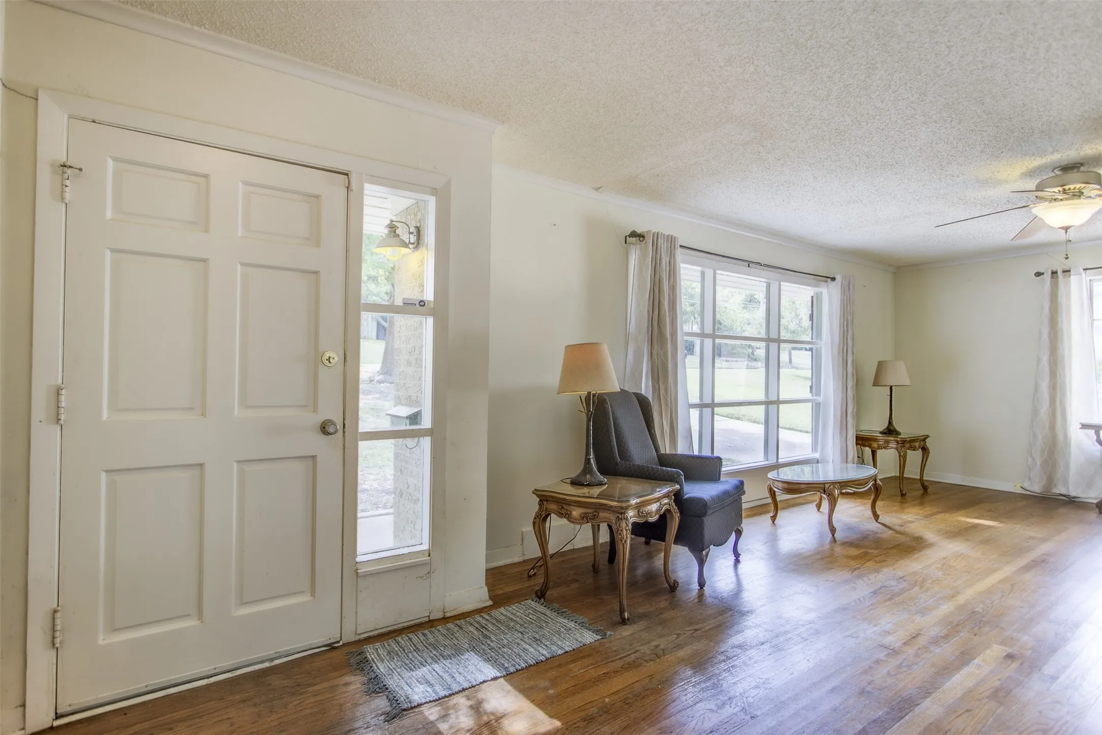 Single Family Residence For Sale in Tarrant County , 3465 Wellington Road, Fort Worth, Texas 76116, 2 Bedroom, 2 Bathroom, 2 Garage spaces, 1,605 Sqft, built in 1952, Preowned, mls#21073844, Real Estate Agent in Fort Worth, Homes For Sale in Tarrant county, Homes For Sale in Fort Worth, Realtor in Fort Worth Texas, Real Estate Brokerage Independent Realty Texas, Luminita Cordes Realtor