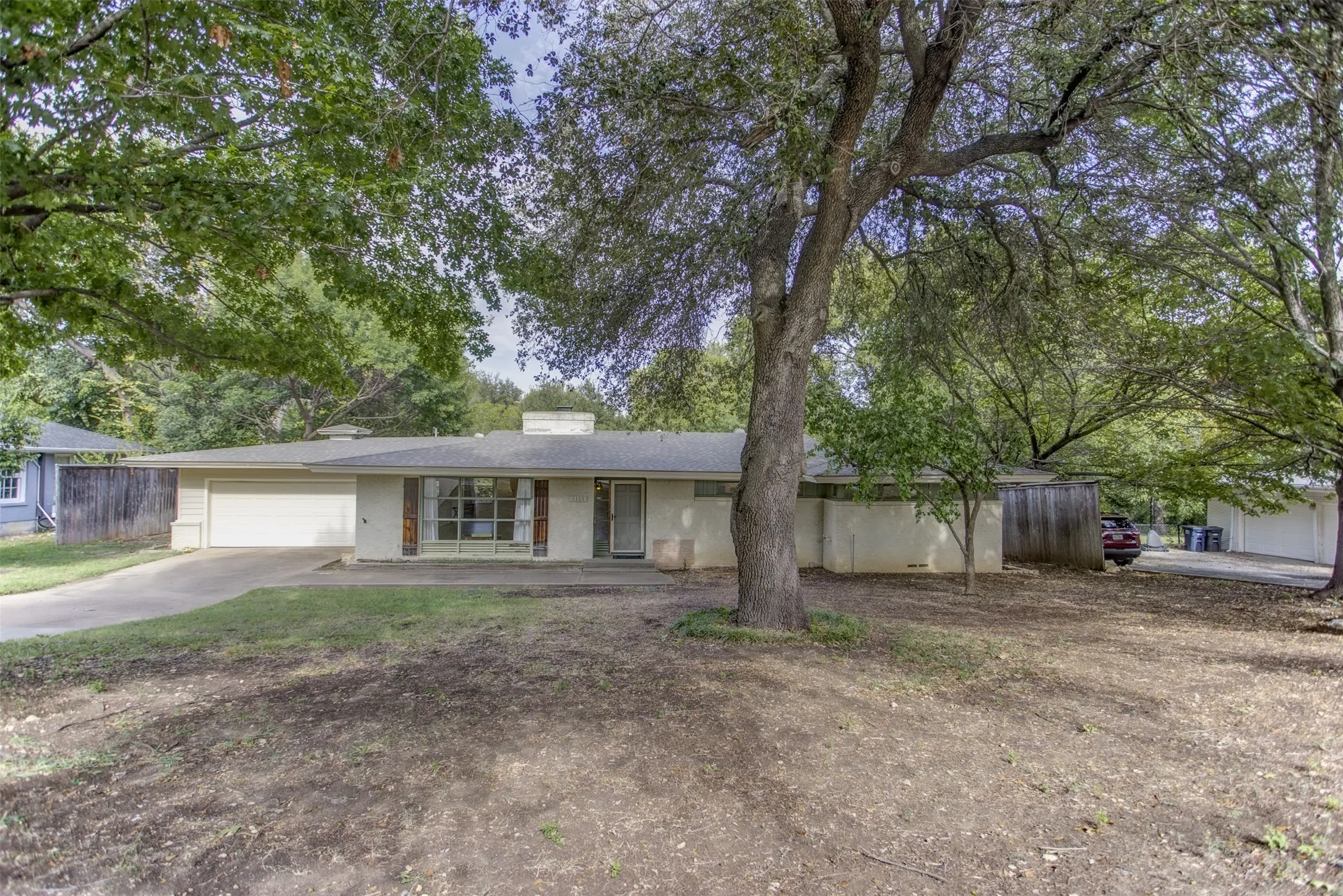 Single Family Residence For Sale in Tarrant County , 3465 Wellington Road, Fort Worth, Texas 76116, 2 Bedroom, 2 Bathroom, 2 Garage spaces, 1,605 Sqft, built in 1952, Preowned, mls#21073844, Real Estate Agent in Fort Worth, Homes For Sale in Tarrant county, Homes For Sale in Fort Worth, Realtor in Fort Worth Texas, Real Estate Brokerage Independent Realty Texas, Luminita Cordes Realtor