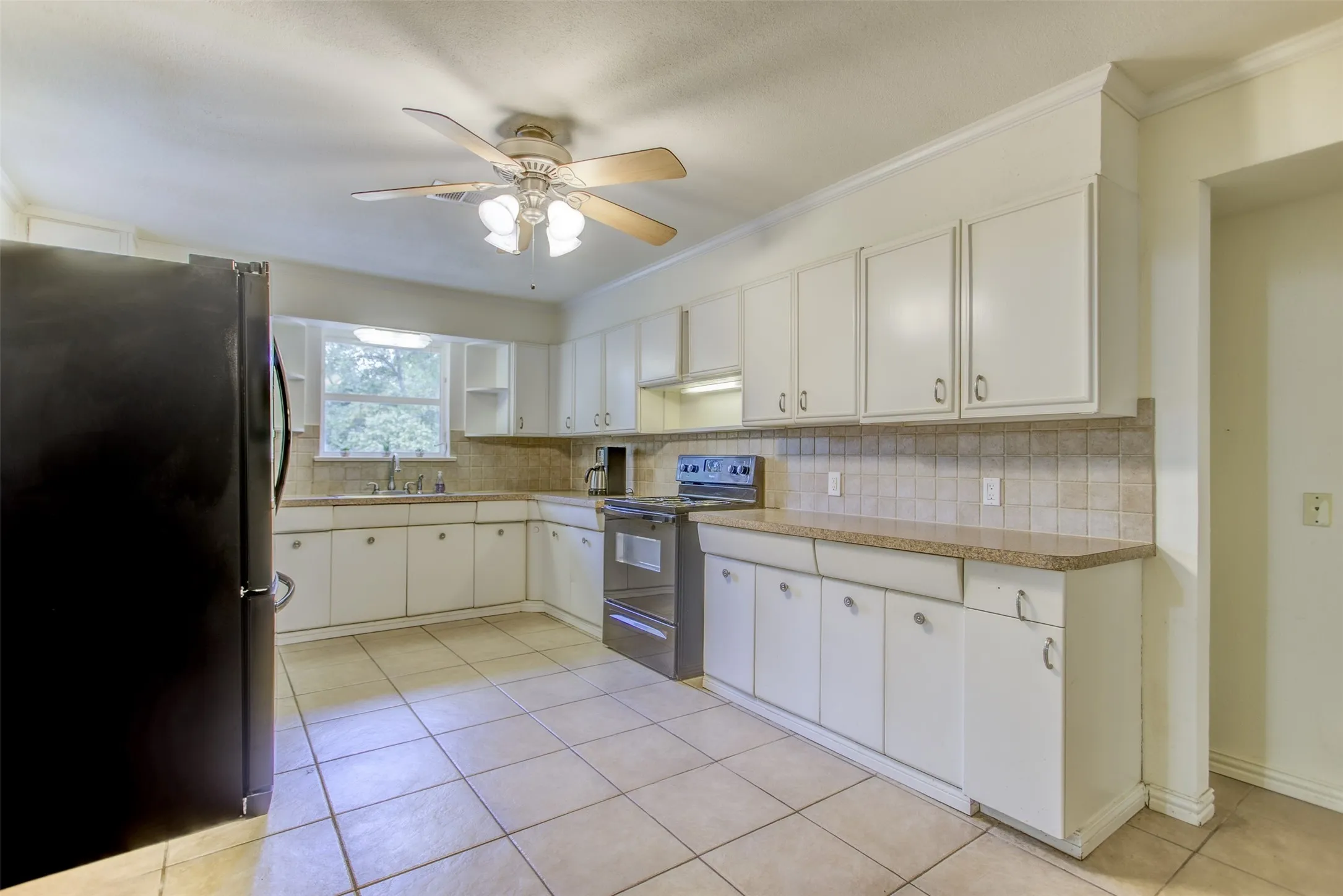 Single Family Residence For Sale in Tarrant County , 3465 Wellington Road, Fort Worth, Texas 76116, 2 Bedroom, 2 Bathroom, 2 Garage spaces, 1,605 Sqft, built in 1952, Preowned, mls#21073844, Real Estate Agent in Fort Worth, Homes For Sale in Tarrant county, Homes For Sale in Fort Worth, Realtor in Fort Worth Texas, Real Estate Brokerage Independent Realty Texas, Luminita Cordes Realtor