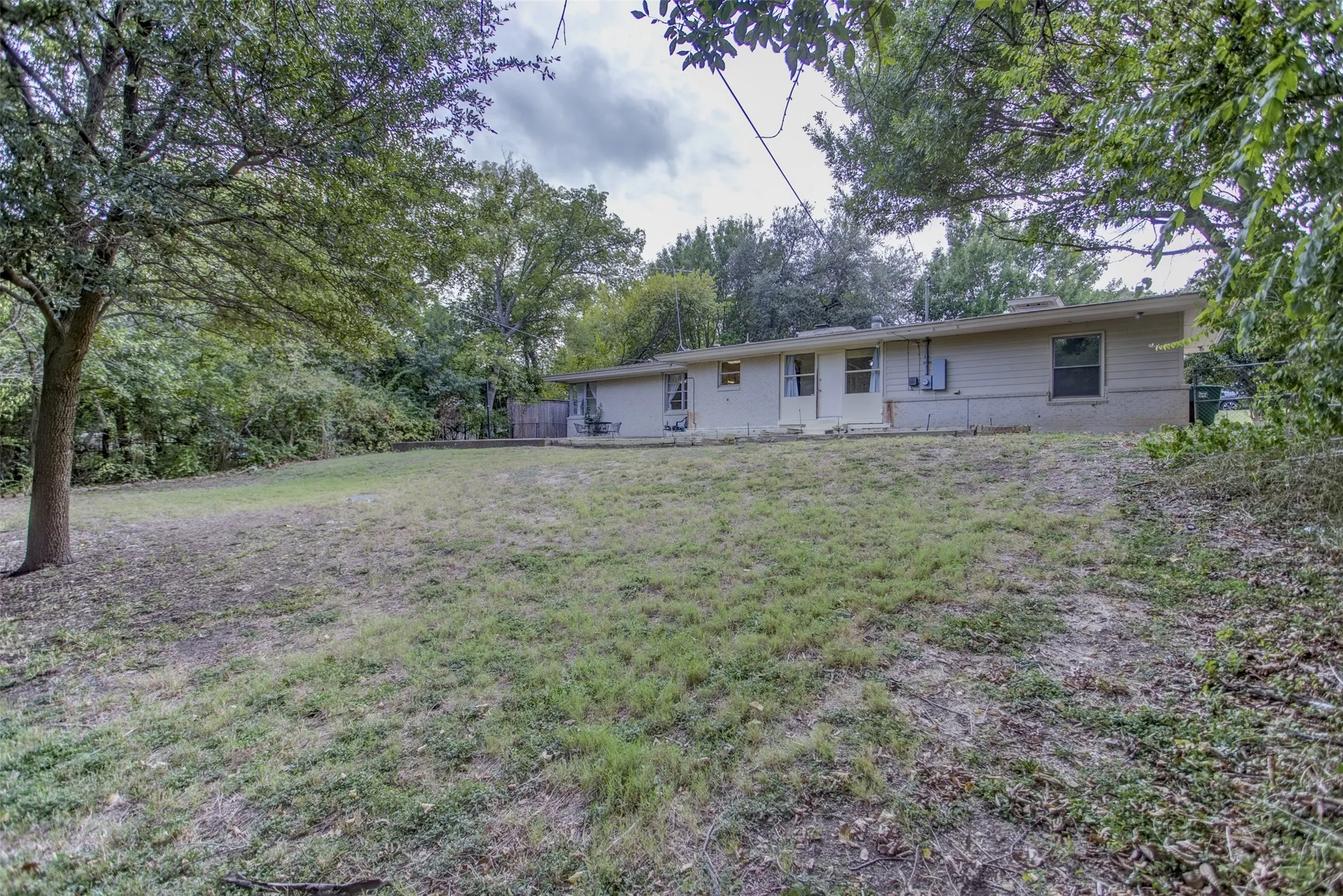 Single Family Residence For Sale in Tarrant County , 3465 Wellington Road, Fort Worth, Texas 76116, 2 Bedroom, 2 Bathroom, 2 Garage spaces, 1,605 Sqft, built in 1952, Preowned, mls#21073844, Real Estate Agent in Fort Worth, Homes For Sale in Tarrant county, Homes For Sale in Fort Worth, Realtor in Fort Worth Texas, Real Estate Brokerage Independent Realty Texas, Luminita Cordes Realtor