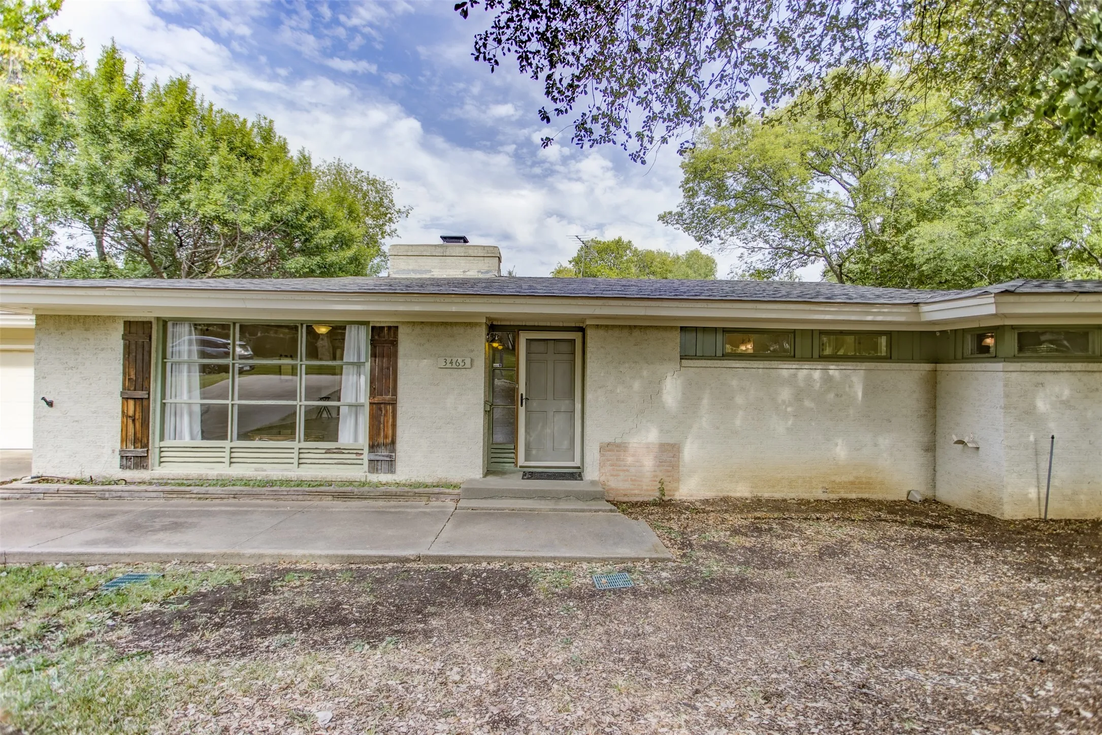 Single Family Residence For Sale in Tarrant County , 3465 Wellington Road, Fort Worth, Texas 76116, 2 Bedroom, 2 Bathroom, 2 Garage spaces, 1,605 Sqft, built in 1952, Preowned, mls#21073844, Real Estate Agent in Fort Worth, Homes For Sale in Tarrant county, Homes For Sale in Fort Worth, Realtor in Fort Worth Texas, Real Estate Brokerage Independent Realty Texas, Luminita Cordes Realtor