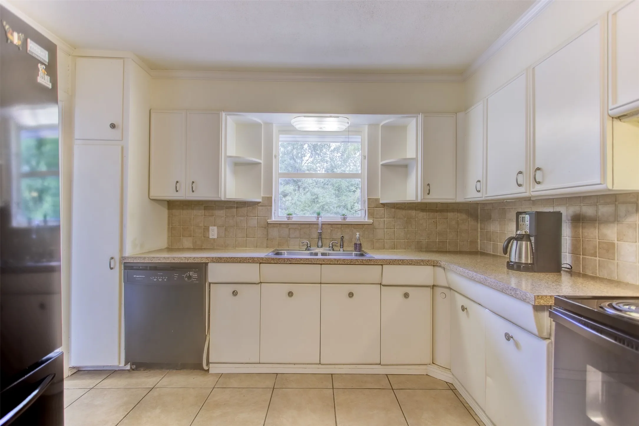Single Family Residence For Sale in Tarrant County , 3465 Wellington Road, Fort Worth, Texas 76116, 2 Bedroom, 2 Bathroom, 2 Garage spaces, 1,605 Sqft, built in 1952, Preowned, mls#21073844, Real Estate Agent in Fort Worth, Homes For Sale in Tarrant county, Homes For Sale in Fort Worth, Realtor in Fort Worth Texas, Real Estate Brokerage Independent Realty Texas, Luminita Cordes Realtor