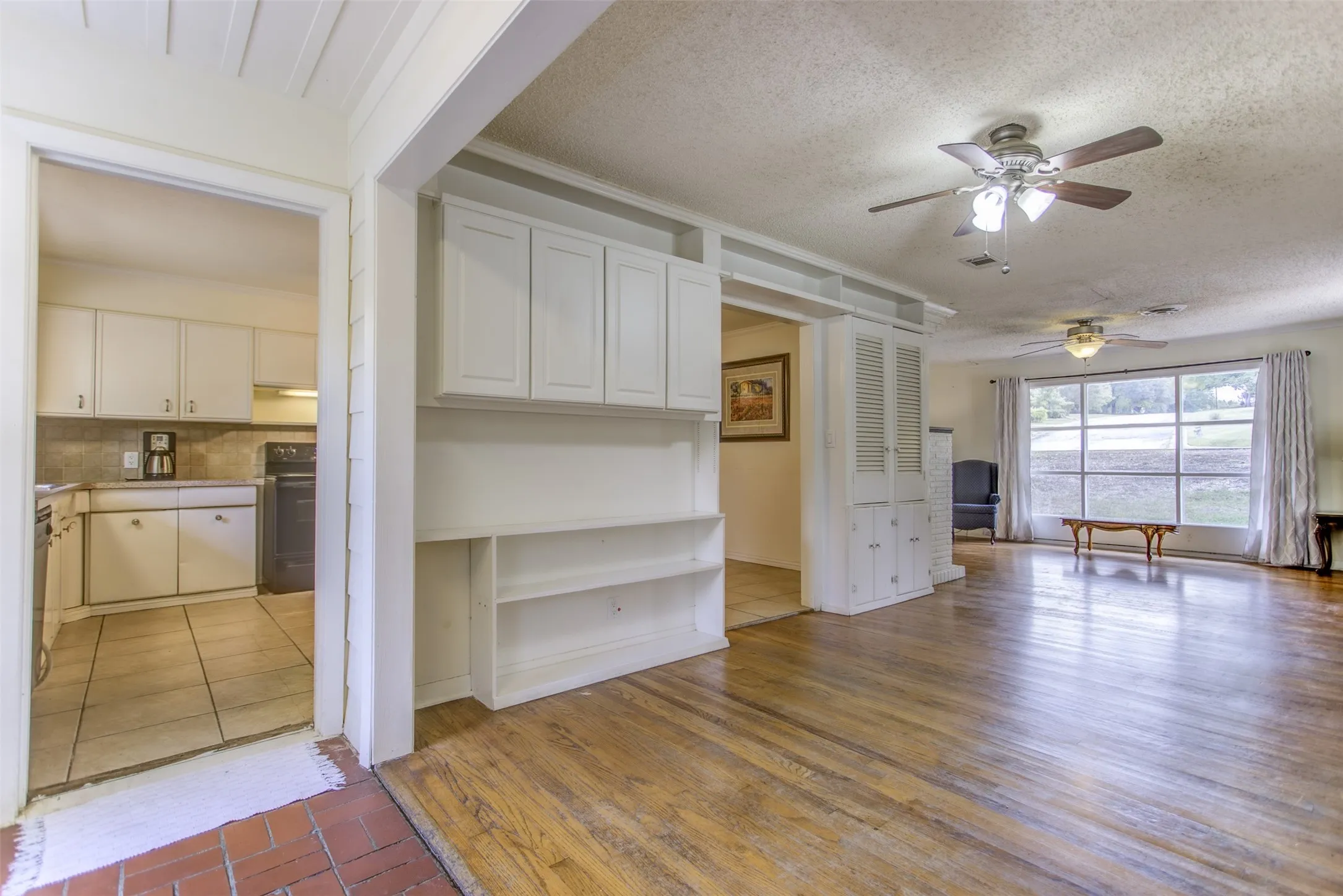 Single Family Residence For Sale in Tarrant County , 3465 Wellington Road, Fort Worth, Texas 76116, 2 Bedroom, 2 Bathroom, 2 Garage spaces, 1,605 Sqft, built in 1952, Preowned, mls#21073844, Real Estate Agent in Fort Worth, Homes For Sale in Tarrant county, Homes For Sale in Fort Worth, Realtor in Fort Worth Texas, Real Estate Brokerage Independent Realty Texas, Luminita Cordes Realtor