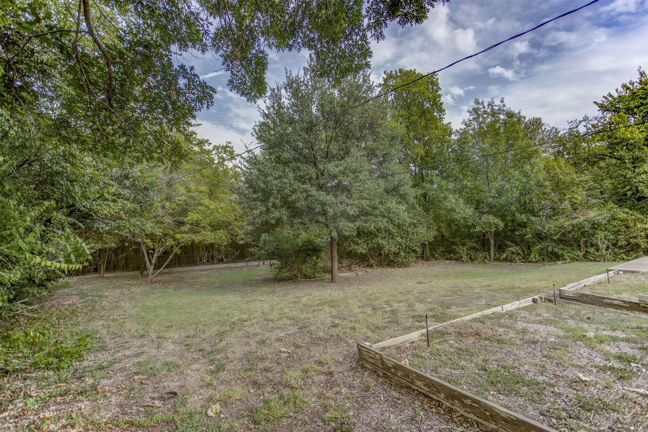 Single Family Residence For Sale in Tarrant County , 3465 Wellington Road, Fort Worth, Texas 76116, 2 Bedroom, 2 Bathroom, 2 Garage spaces, 1,605 Sqft, built in 1952, Preowned, mls#21073844, Real Estate Agent in Fort Worth, Homes For Sale in Tarrant county, Homes For Sale in Fort Worth, Realtor in Fort Worth Texas, Real Estate Brokerage Independent Realty Texas, Luminita Cordes Realtor
