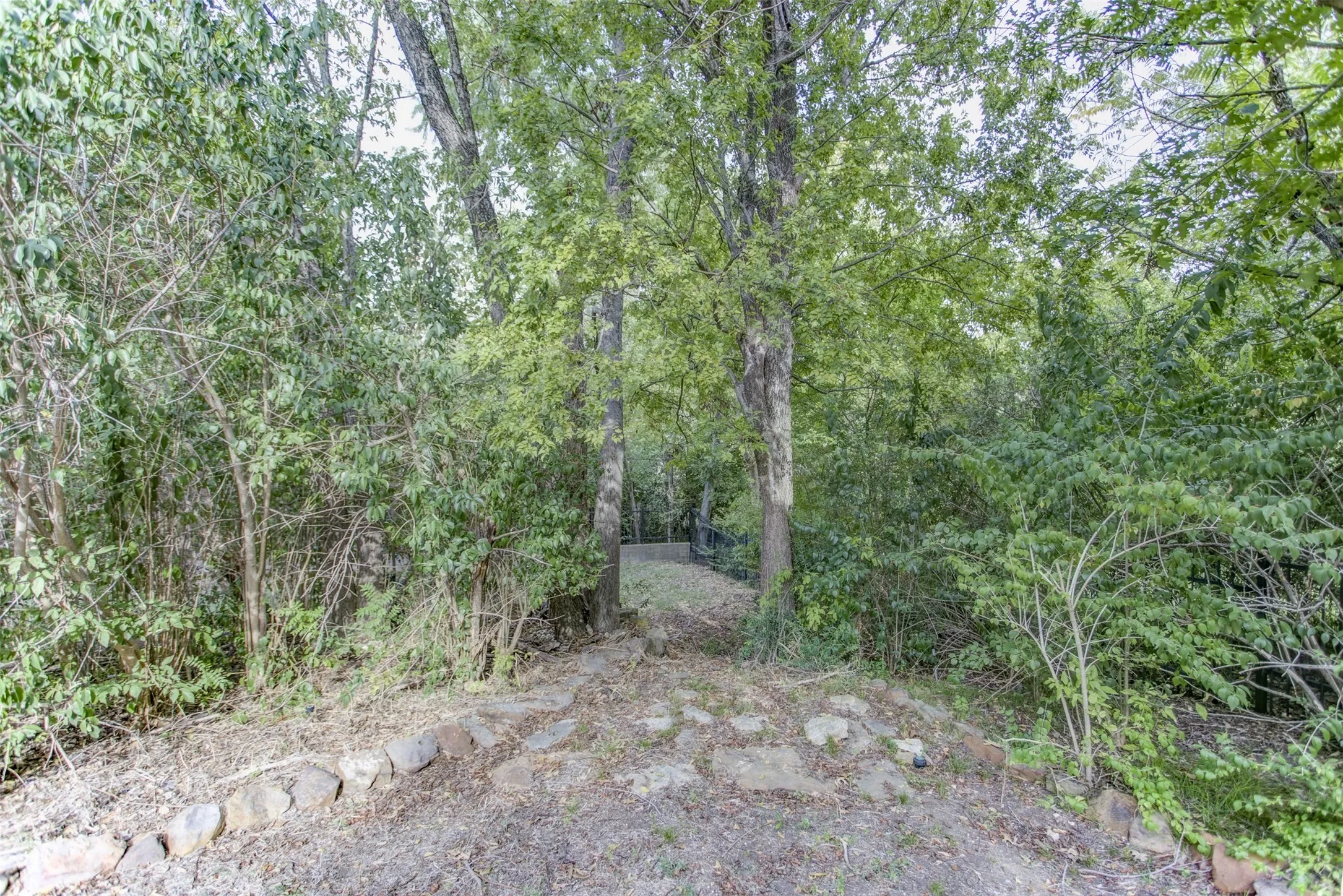 Single Family Residence For Sale in Tarrant County , 3465 Wellington Road, Fort Worth, Texas 76116, 2 Bedroom, 2 Bathroom, 2 Garage spaces, 1,605 Sqft, built in 1952, Preowned, mls#21073844, Real Estate Agent in Fort Worth, Homes For Sale in Tarrant county, Homes For Sale in Fort Worth, Realtor in Fort Worth Texas, Real Estate Brokerage Independent Realty Texas, Luminita Cordes Realtor