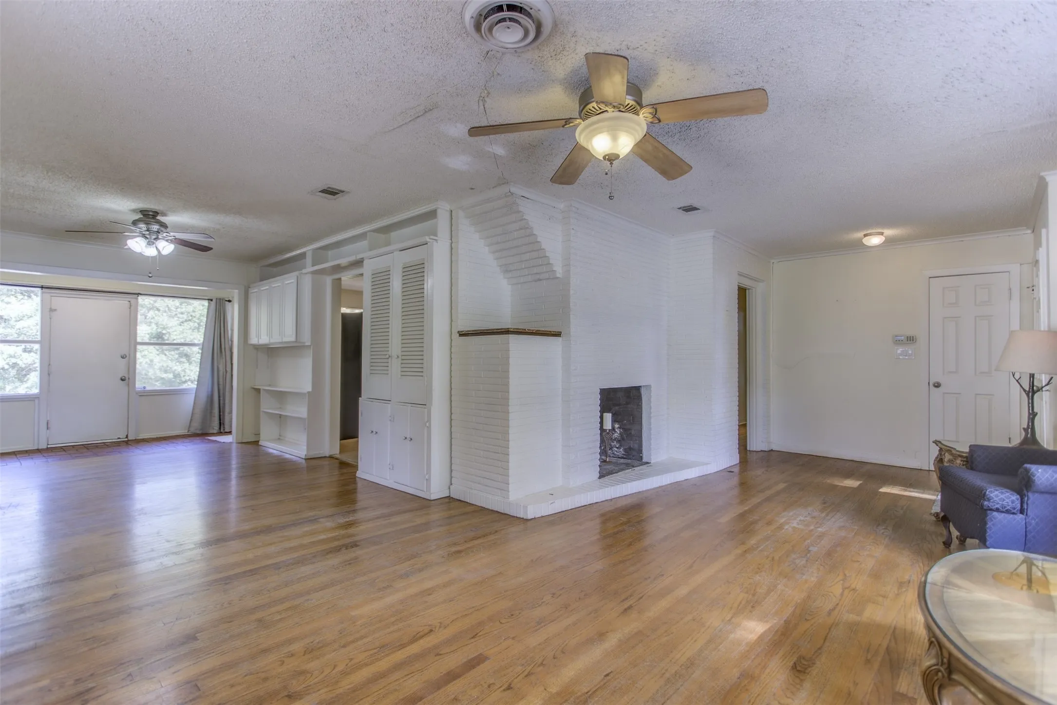 Single Family Residence For Sale in Tarrant County , 3465 Wellington Road, Fort Worth, Texas 76116, 2 Bedroom, 2 Bathroom, 2 Garage spaces, 1,605 Sqft, built in 1952, Preowned, mls#21073844, Real Estate Agent in Fort Worth, Homes For Sale in Tarrant county, Homes For Sale in Fort Worth, Realtor in Fort Worth Texas, Real Estate Brokerage Independent Realty Texas, Luminita Cordes Realtor