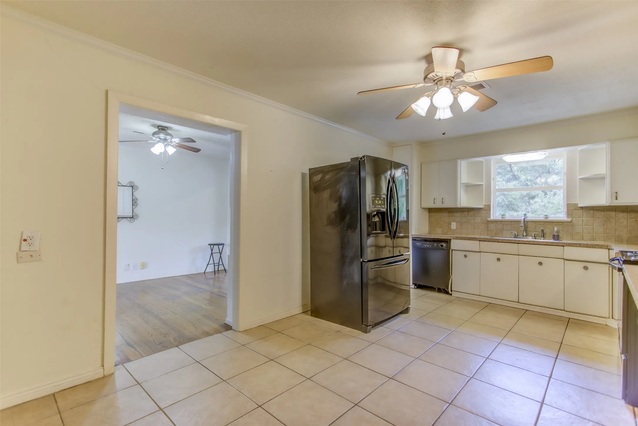 Single Family Residence For Sale in Tarrant County , 3465 Wellington Road, Fort Worth, Texas 76116, 2 Bedroom, 2 Bathroom, 2 Garage spaces, 1,605 Sqft, built in 1952, Preowned, mls#21073844, Real Estate Agent in Fort Worth, Homes For Sale in Tarrant county, Homes For Sale in Fort Worth, Realtor in Fort Worth Texas, Real Estate Brokerage Independent Realty Texas, Luminita Cordes Realtor