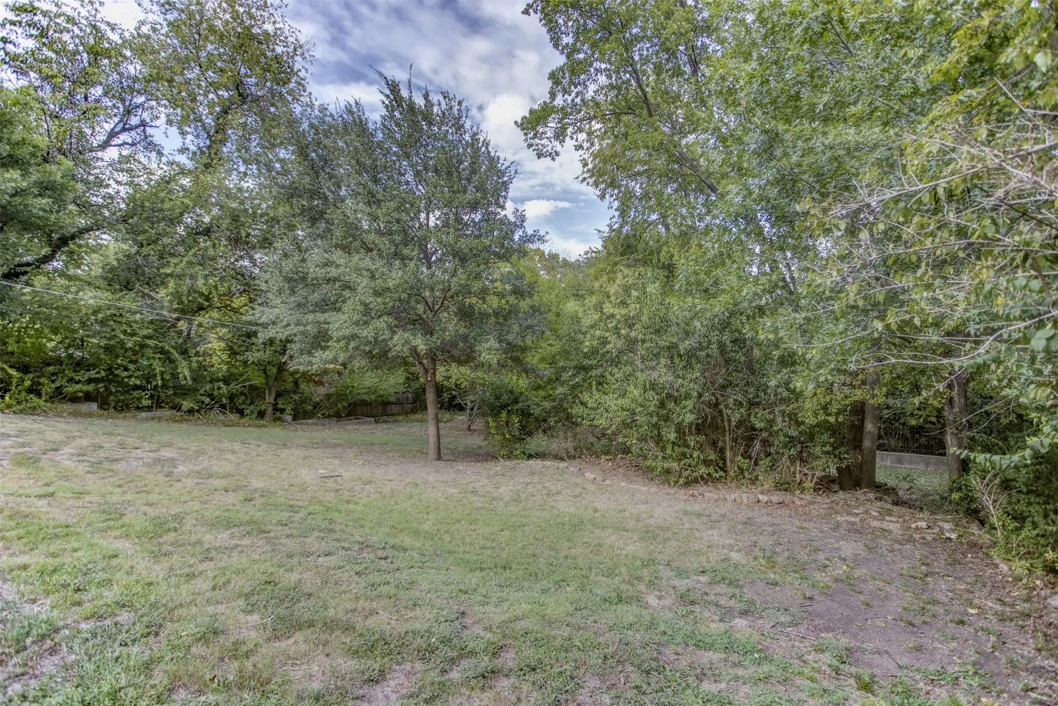 Single Family Residence For Sale in Tarrant County , 3465 Wellington Road, Fort Worth, Texas 76116, 2 Bedroom, 2 Bathroom, 2 Garage spaces, 1,605 Sqft, built in 1952, Preowned, mls#21073844, Real Estate Agent in Fort Worth, Homes For Sale in Tarrant county, Homes For Sale in Fort Worth, Realtor in Fort Worth Texas, Real Estate Brokerage Independent Realty Texas, Luminita Cordes Realtor